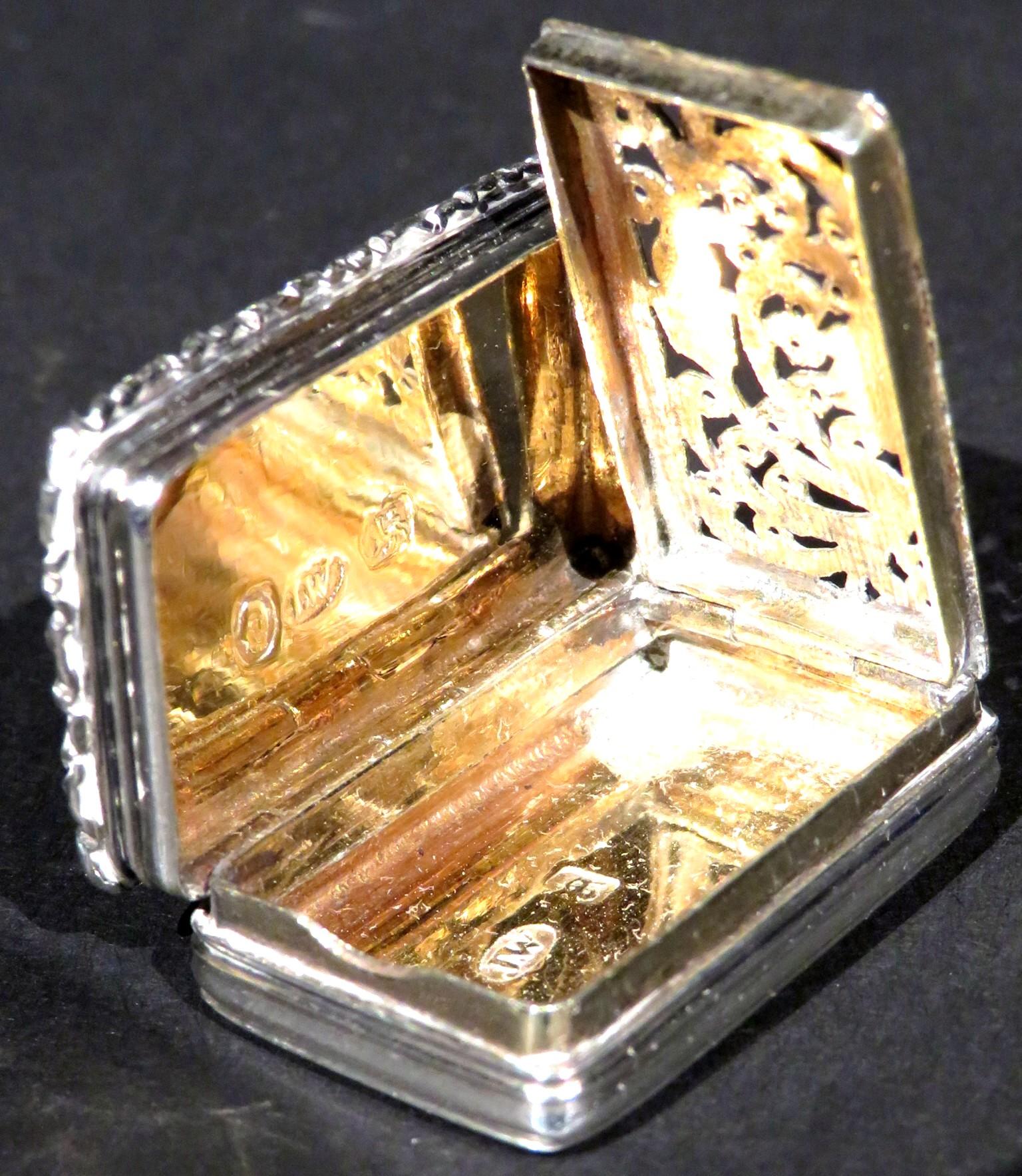 Fine William IV Sterling Silver Vinaigrette by Joseph Willmore, Birmingham, 1835 In Good Condition For Sale In Ottawa, Ontario