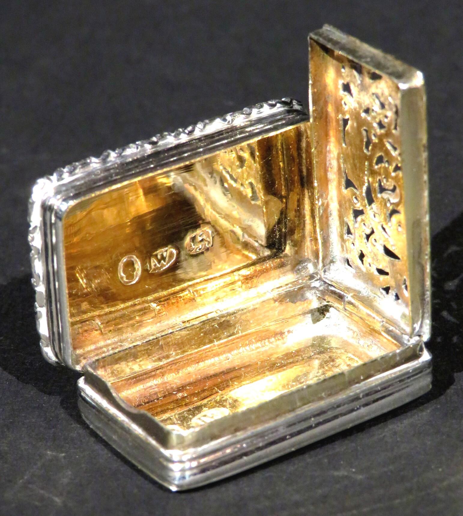 Fina vinagrera de plata de ley de Guillermo IV por Joseph Willmore, Birmingham, 1835 Plata esterlina en venta