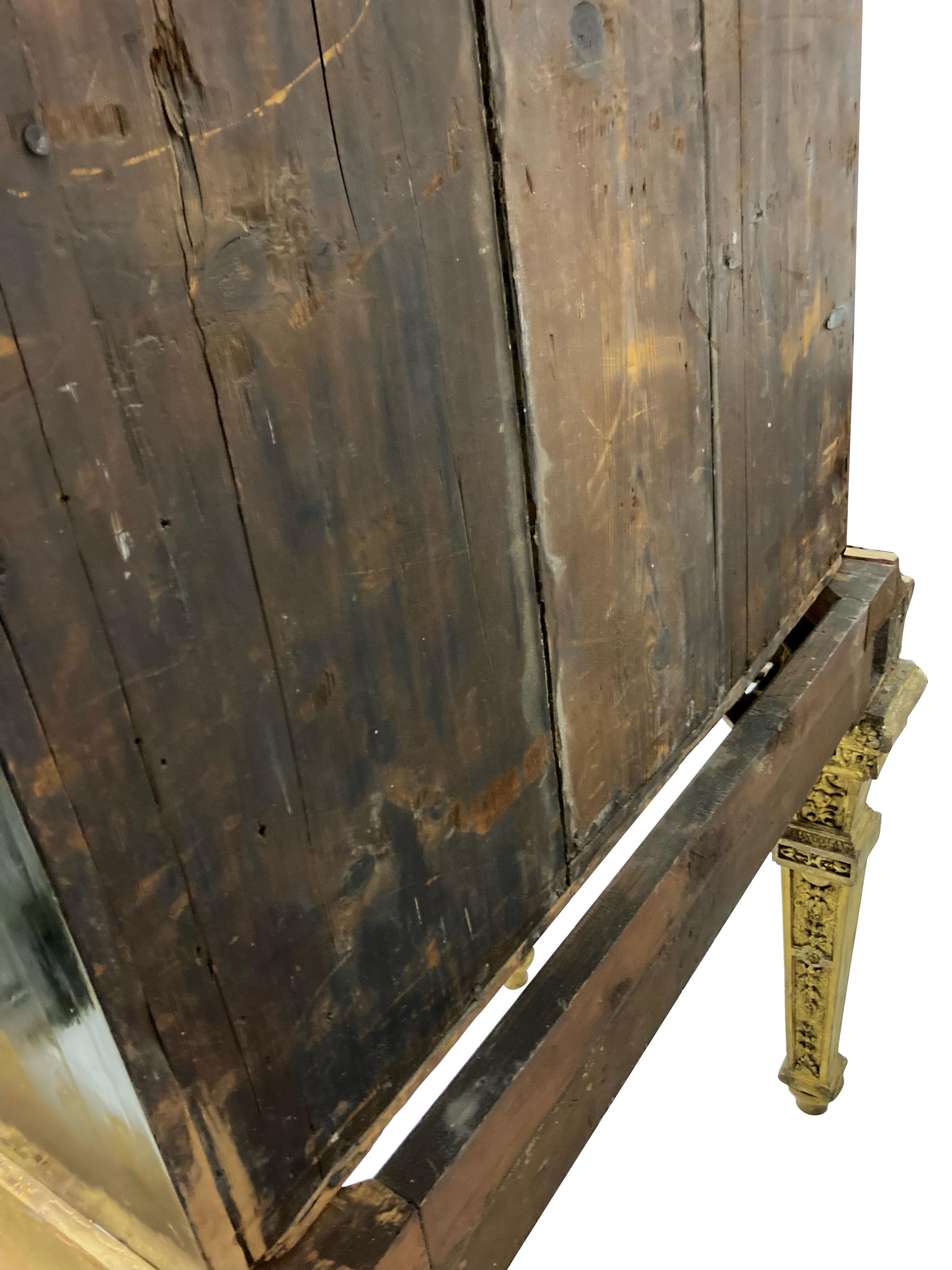 Fino armario de chinoiserie William & Mary sobre soporte de madera dorada en venta 9