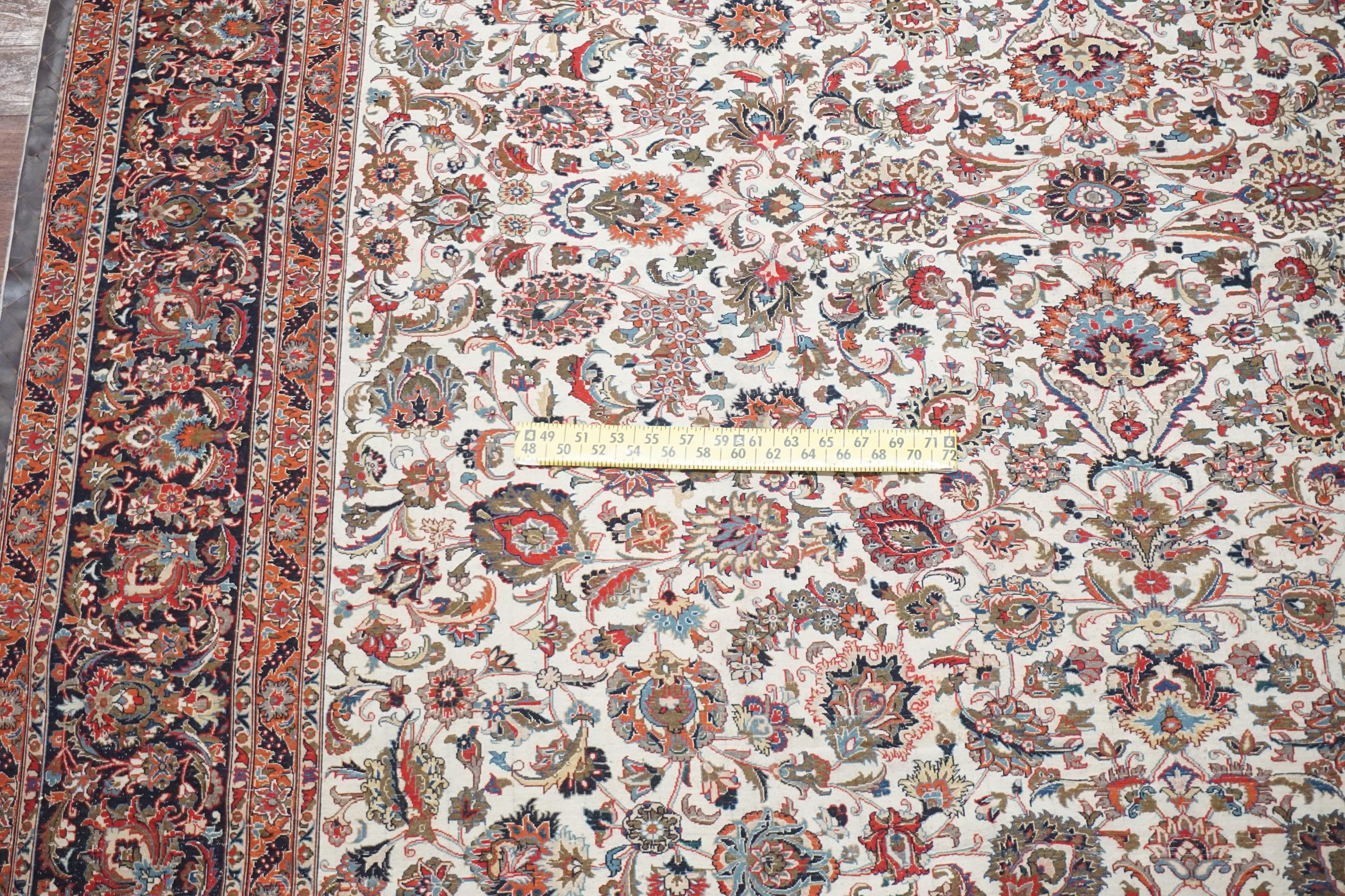Fine Wool and Silk Persian Tabriz For Sale 2
