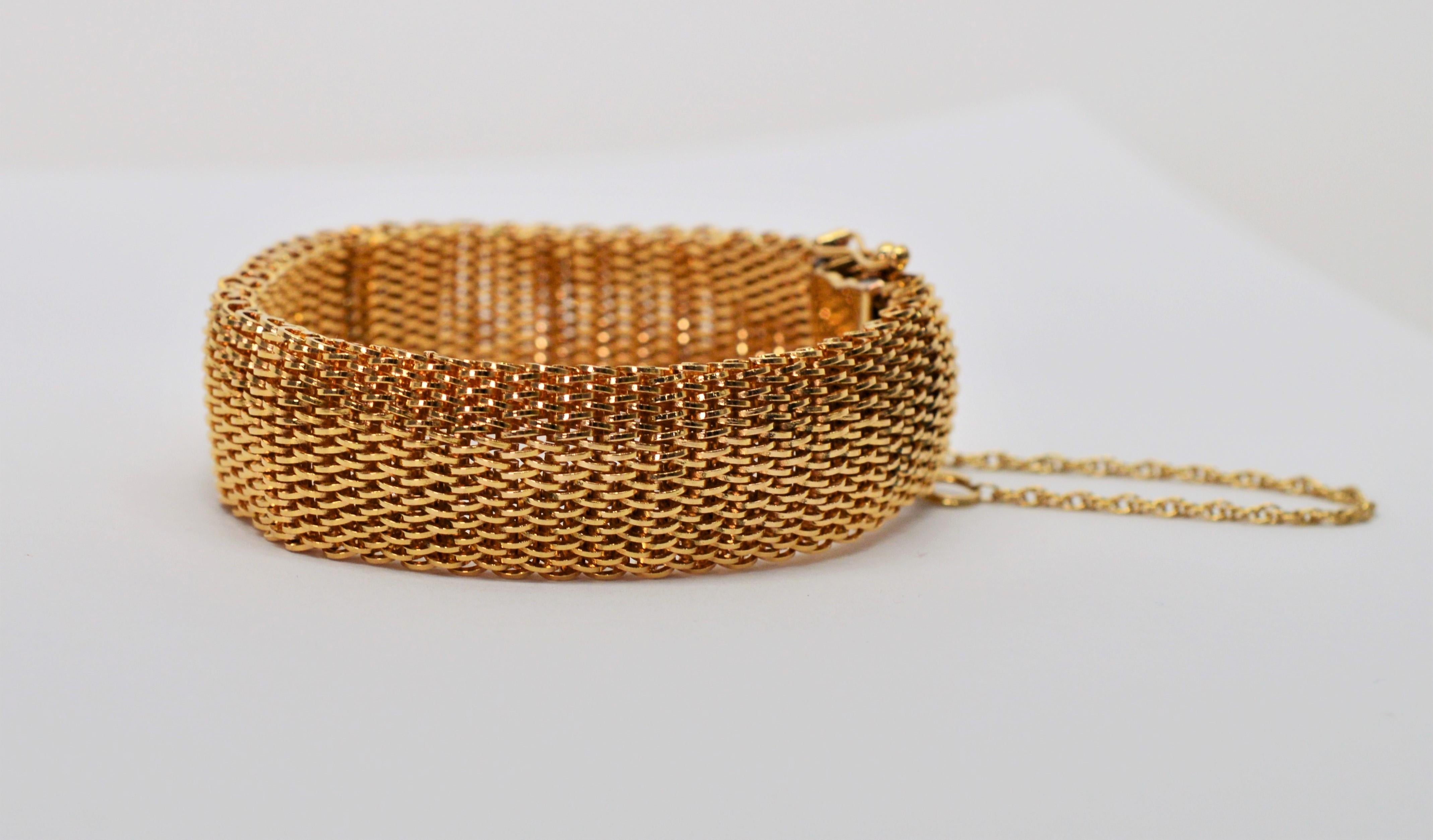 In bright eighteen karat 18K yellow gold, this sleek and stylish mesh bracelet is timeless. Always a fresh look and comfortable to wear, you will find this to be one of the most versatile pieces in your jewelry wardrobe. To determine fit, the inside