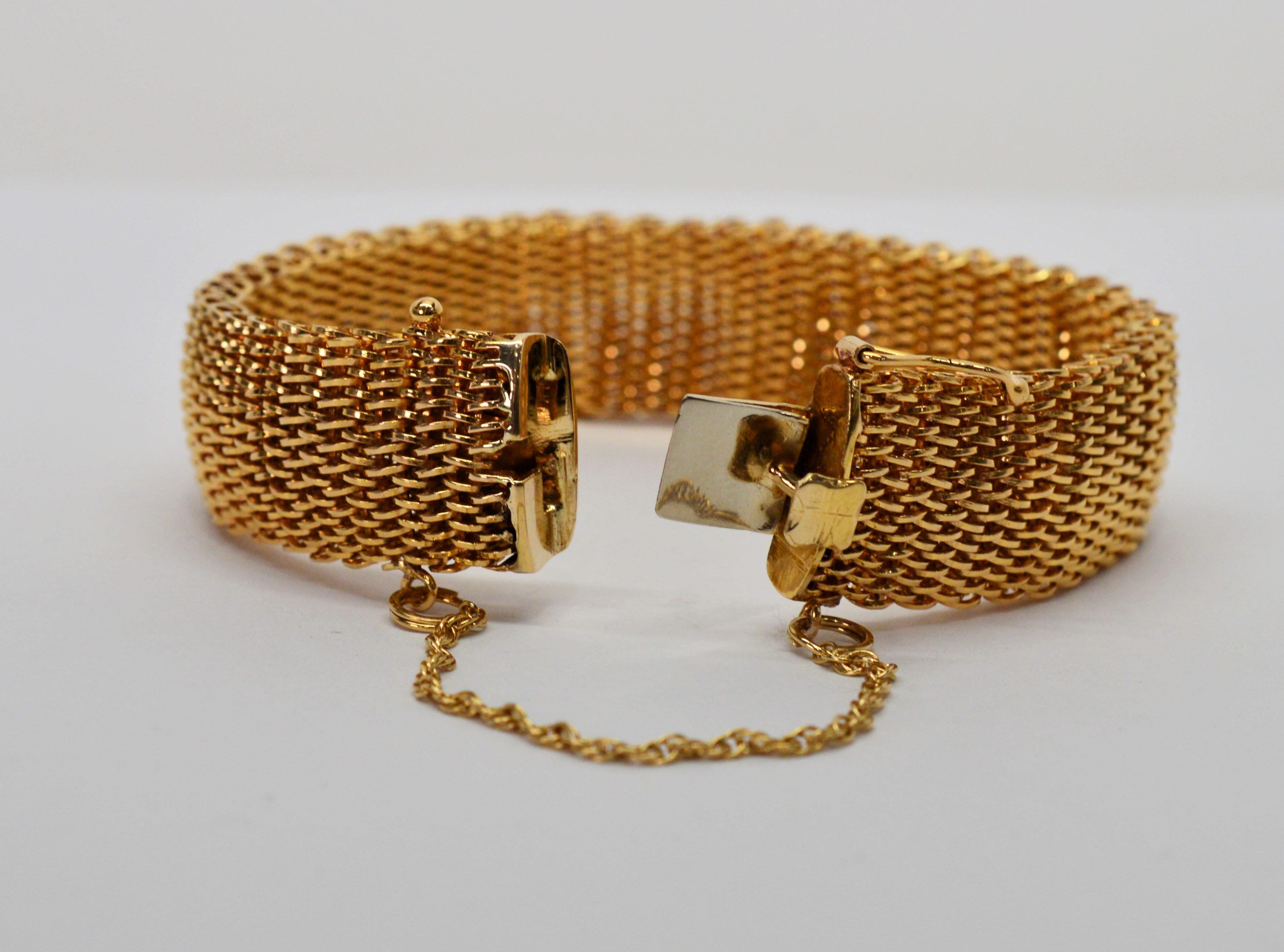  18 Karat Yellow Gold Sleek Mesh Statement Bracelet In Excellent Condition For Sale In Mount Kisco, NY