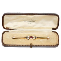 Spilla in oro giallo pregiato con rubino, diamante e zaffiro, con scatola, 1920