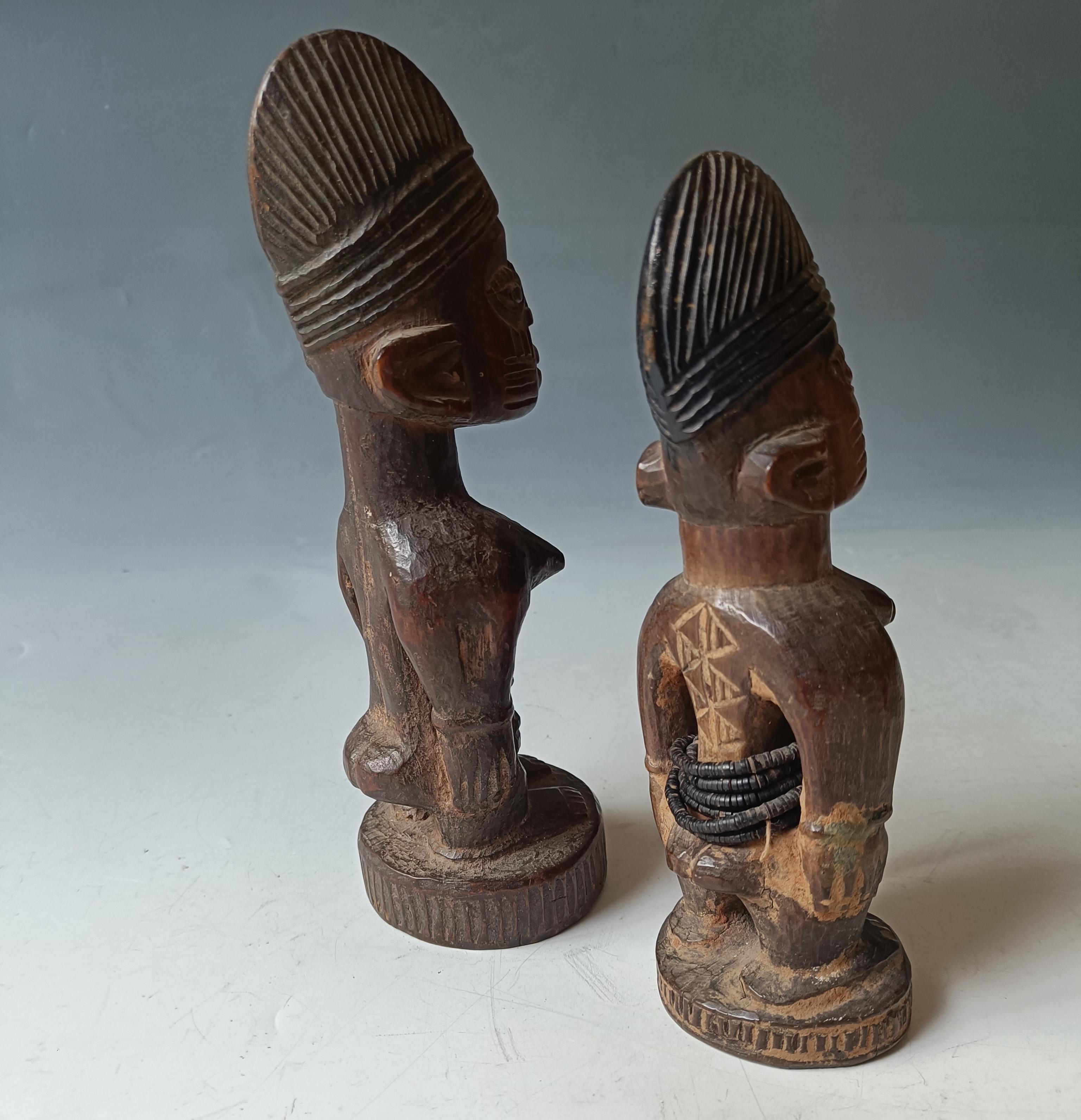 Nigeriano Raffinata coppia di donne Yoruba Ibeji Tribal Art africana in vendita