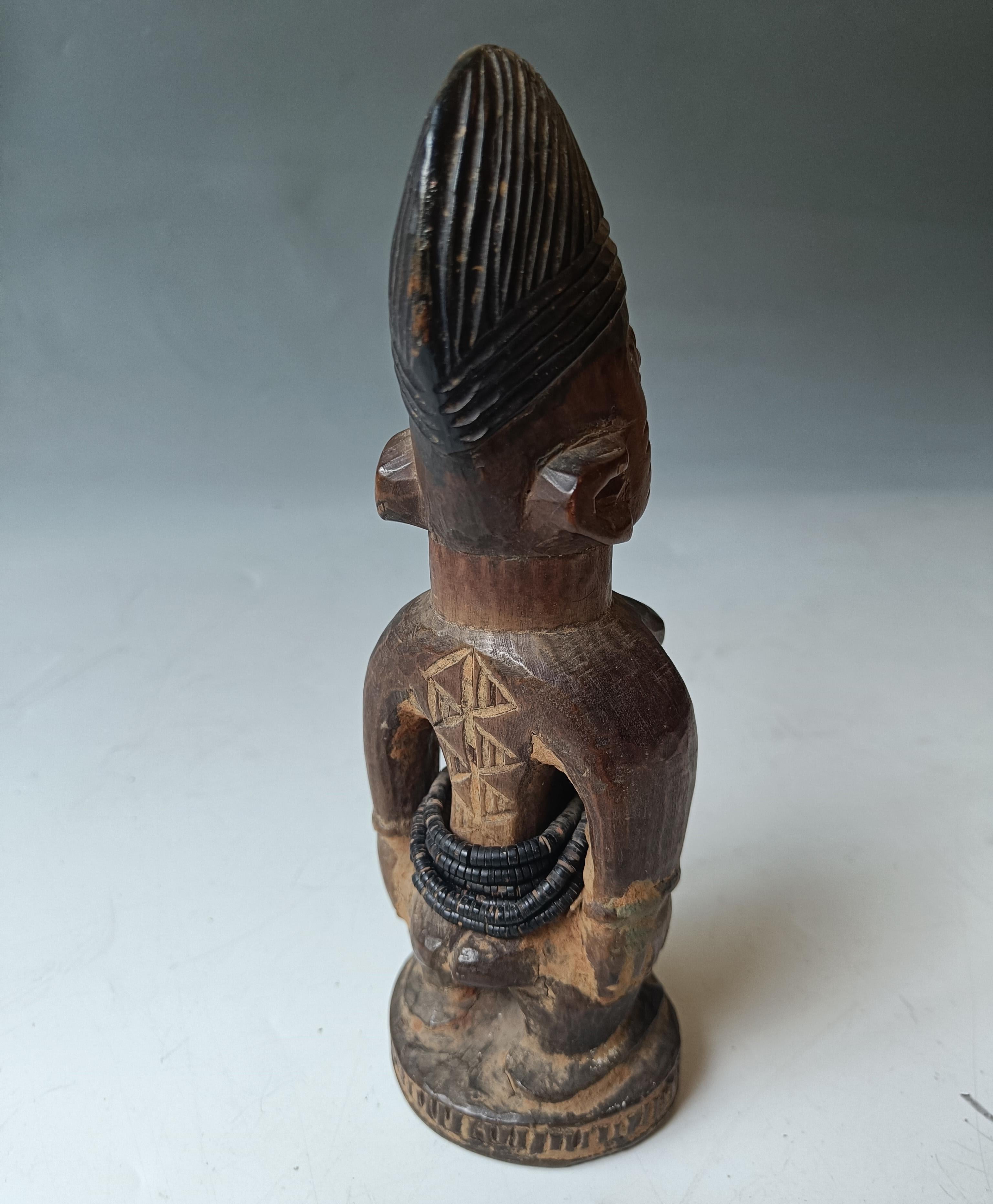 Intagliato a mano Raffinata coppia di donne Yoruba Ibeji Tribal Art africana in vendita