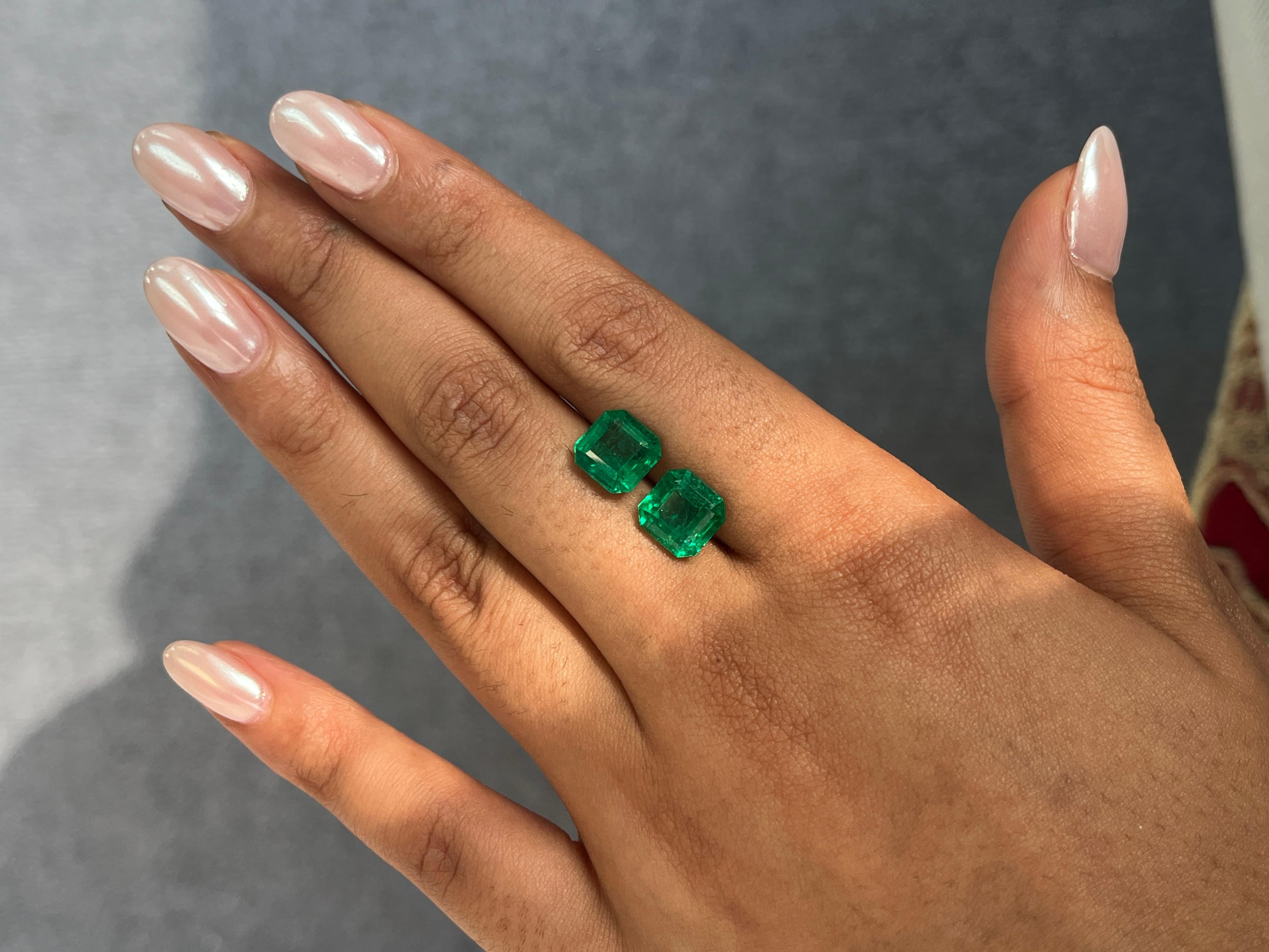 Fine Zambian Emerald Matching Pair, Vivid Green For Sale 2