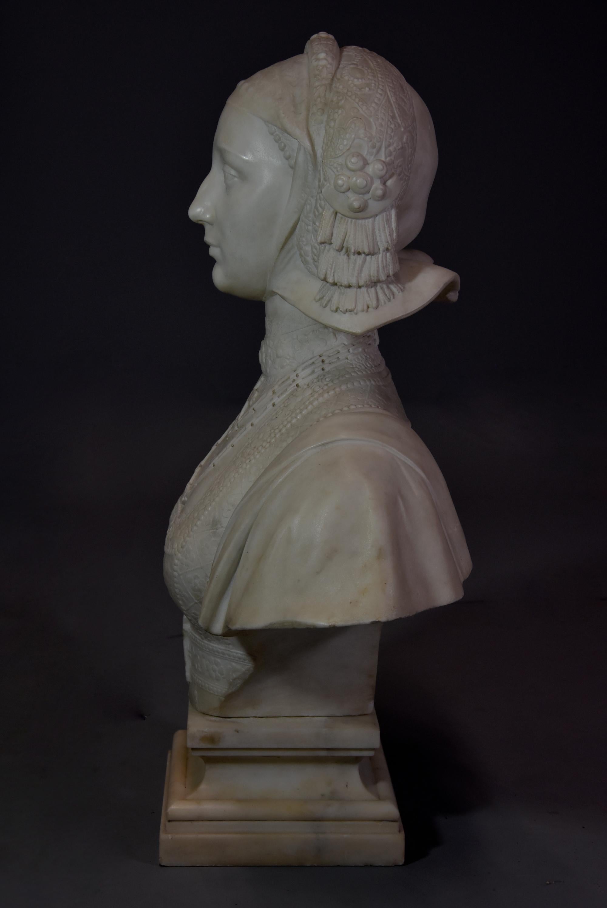 Finely Carved 19th Century Lifesize Carrara Marble Figure of Anne of Cleves For Sale 2