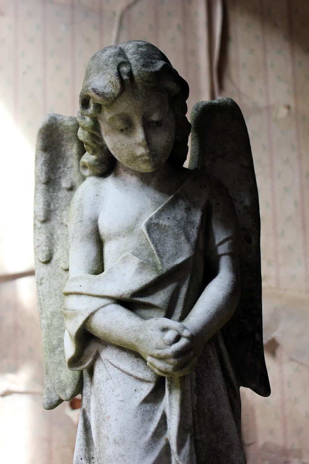 Finely Carved 19th Century White Marble Graveyard Monument of an Angel 4