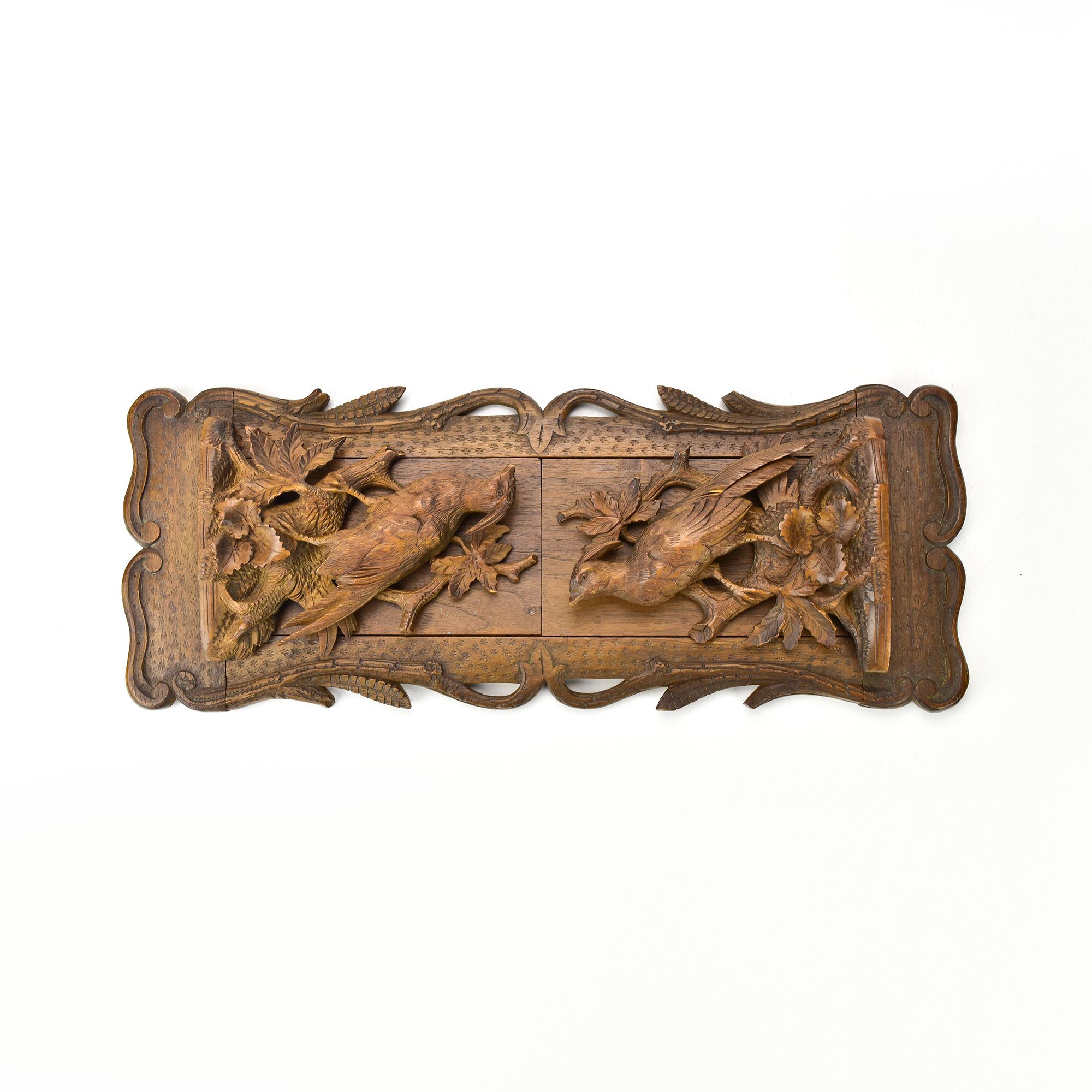 Finely Carved Antique Black Forest Extendible Bookends with Pheasants Brienz In Good Condition In Bad Säckingen, DE