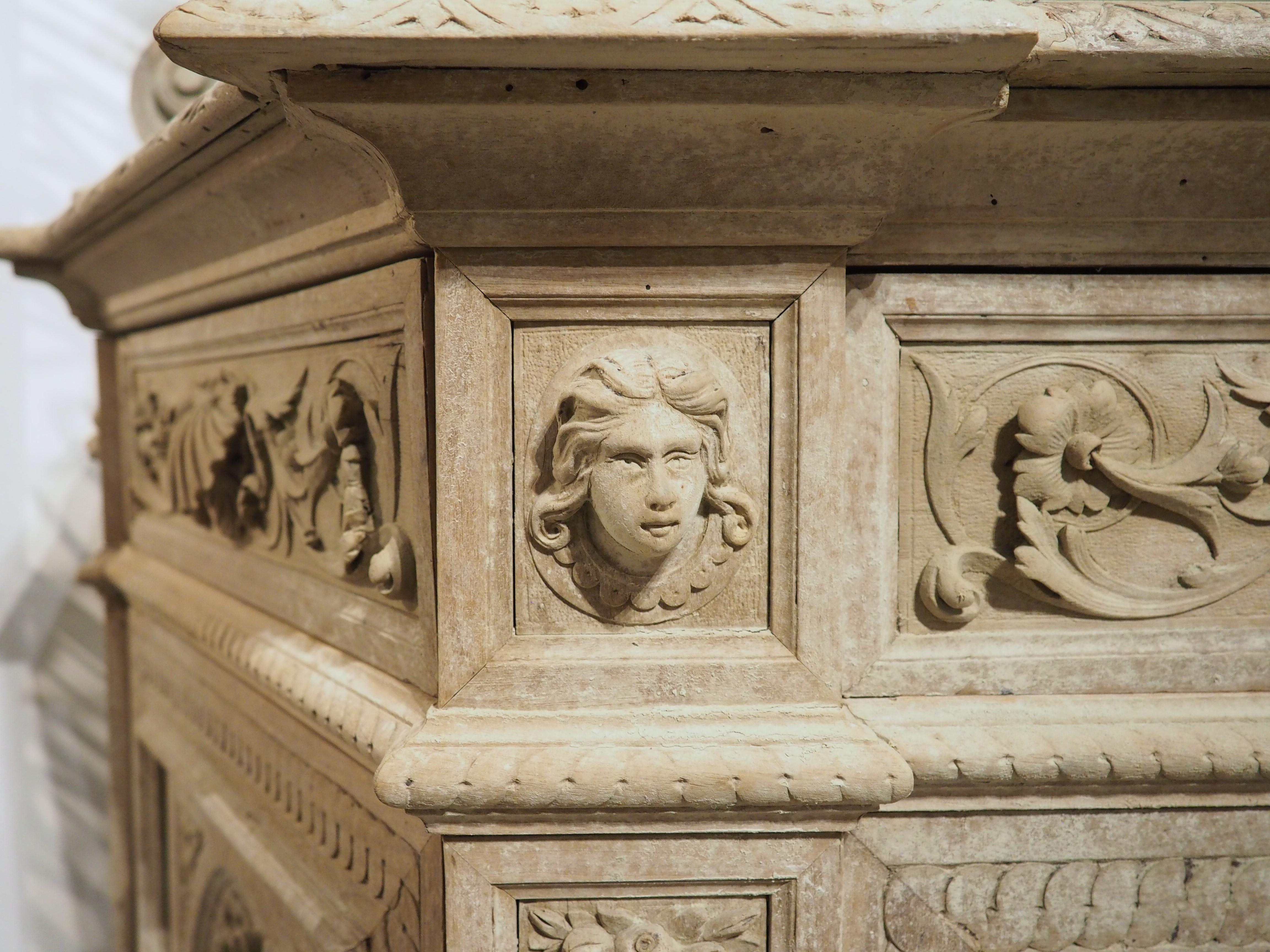 Antiguo Buffet de Caza Francés Finamente Tallado 