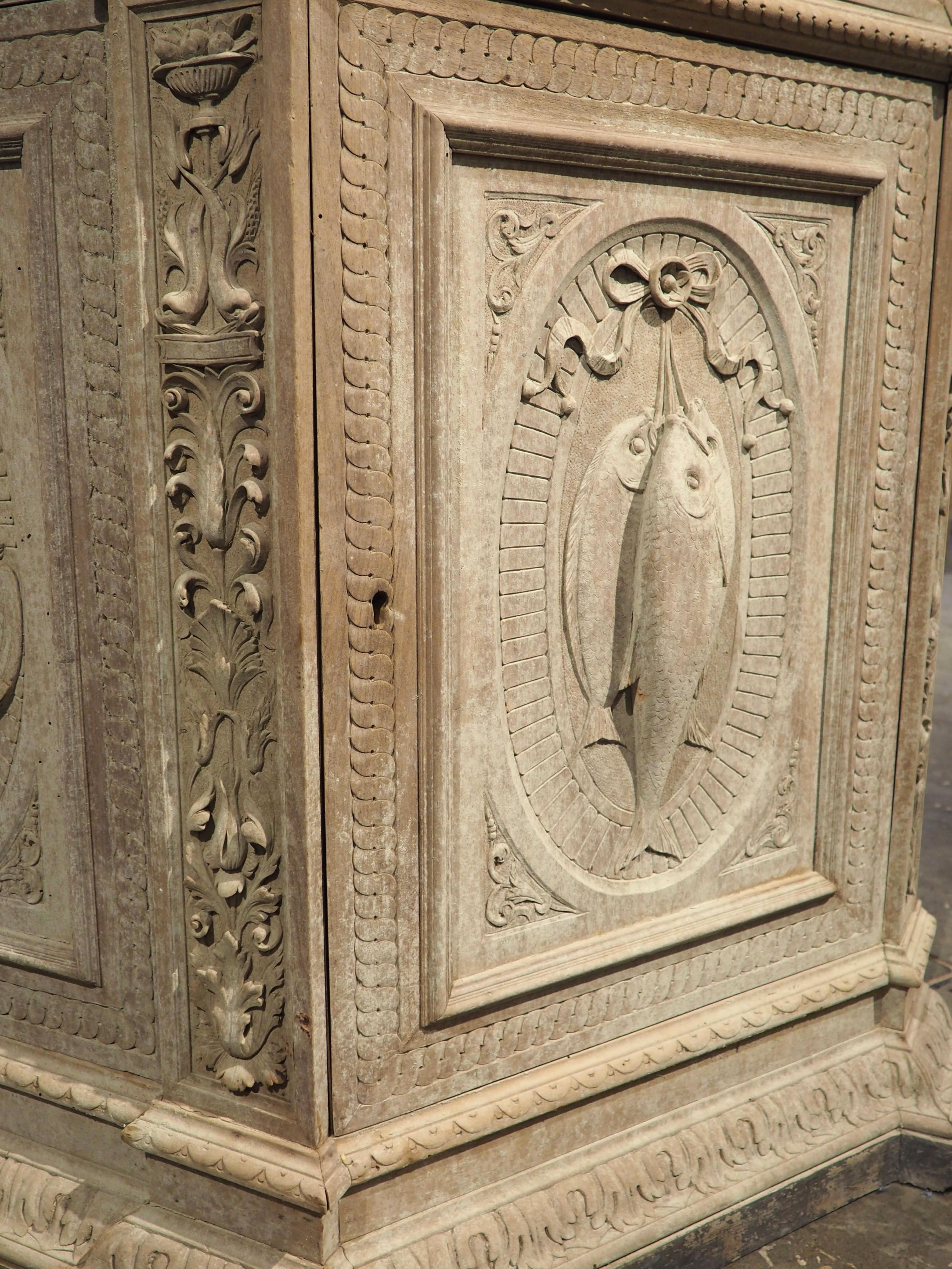 Antiguo Buffet de Caza Francés Finamente Tallado 