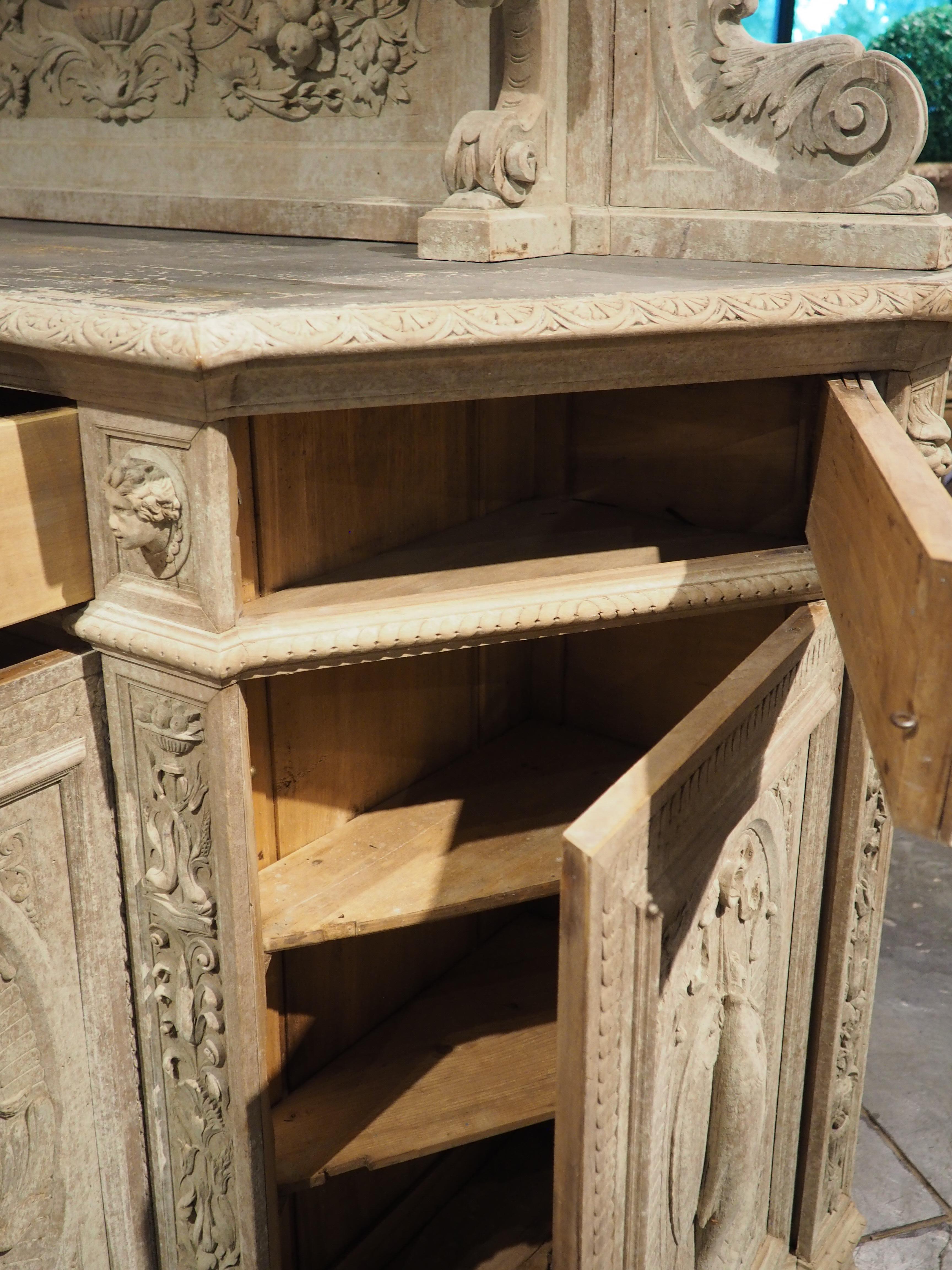 Antiguo Buffet de Caza Francés Finamente Tallado 