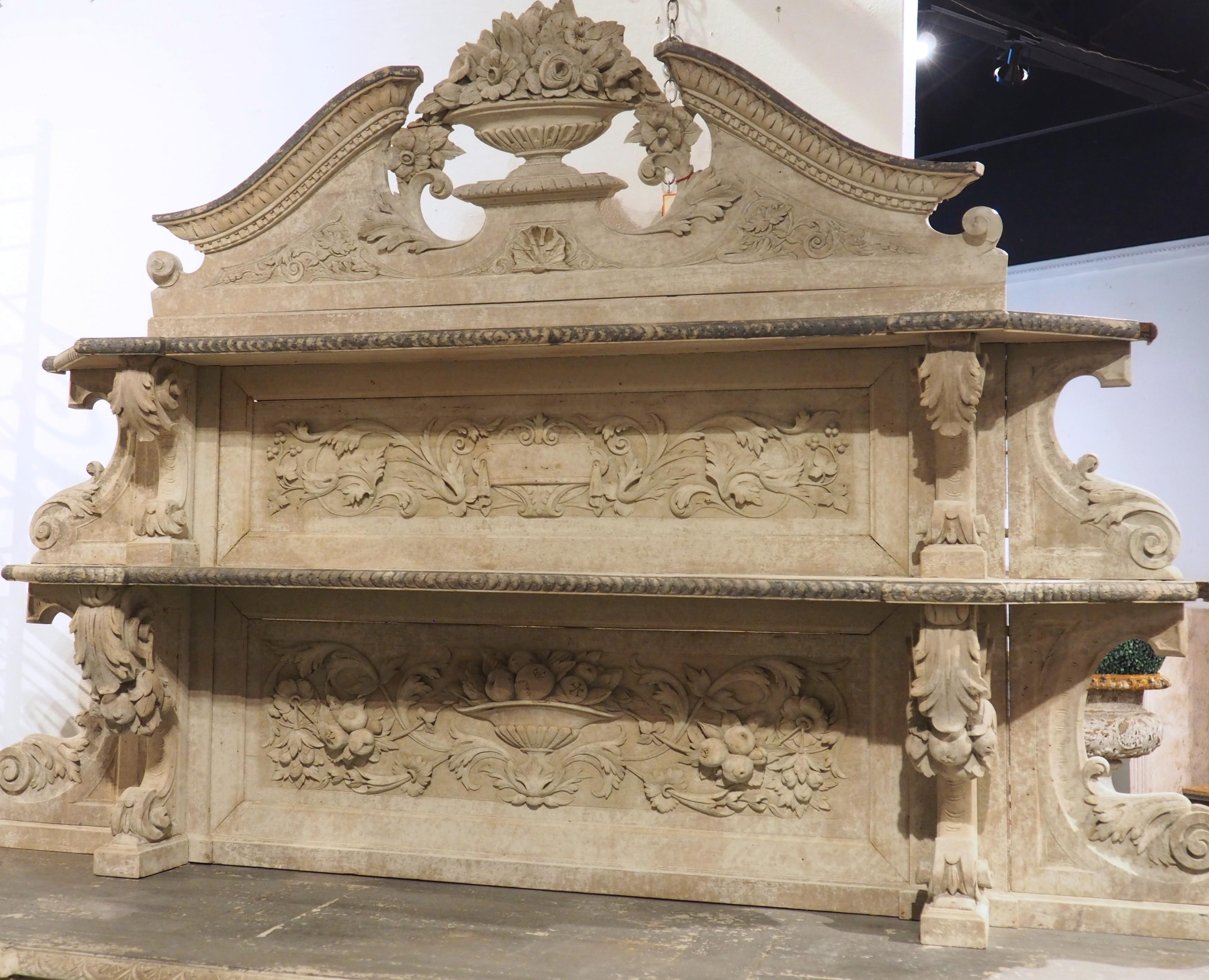 Antiguo Buffet de Caza Francés Finamente Tallado 