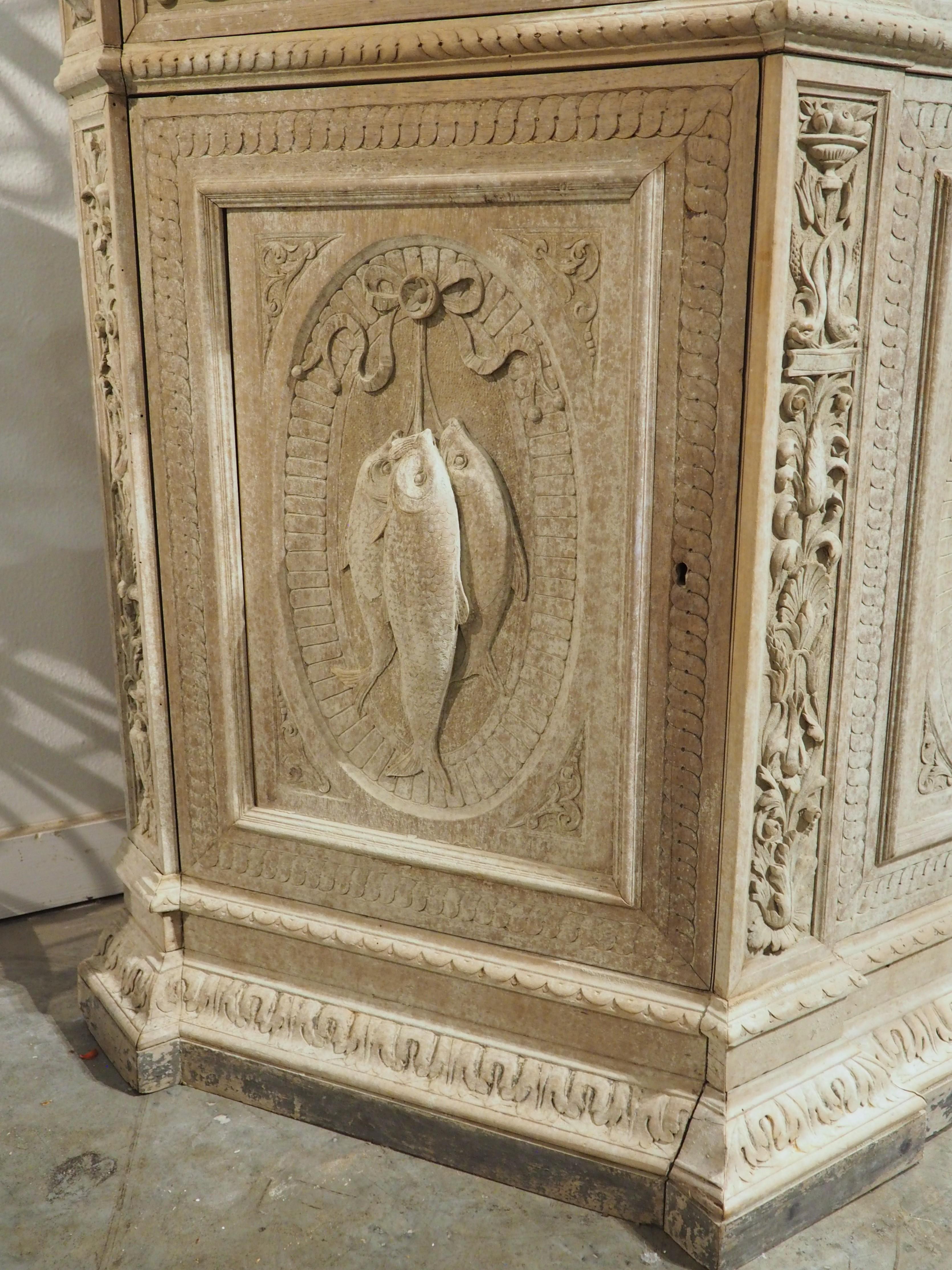 Antiguo Buffet de Caza Francés Finamente Tallado 
