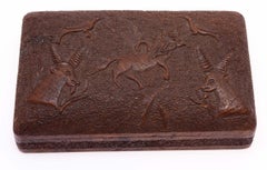 Boîte persane ancienne en bois de feuillus finement sculptée