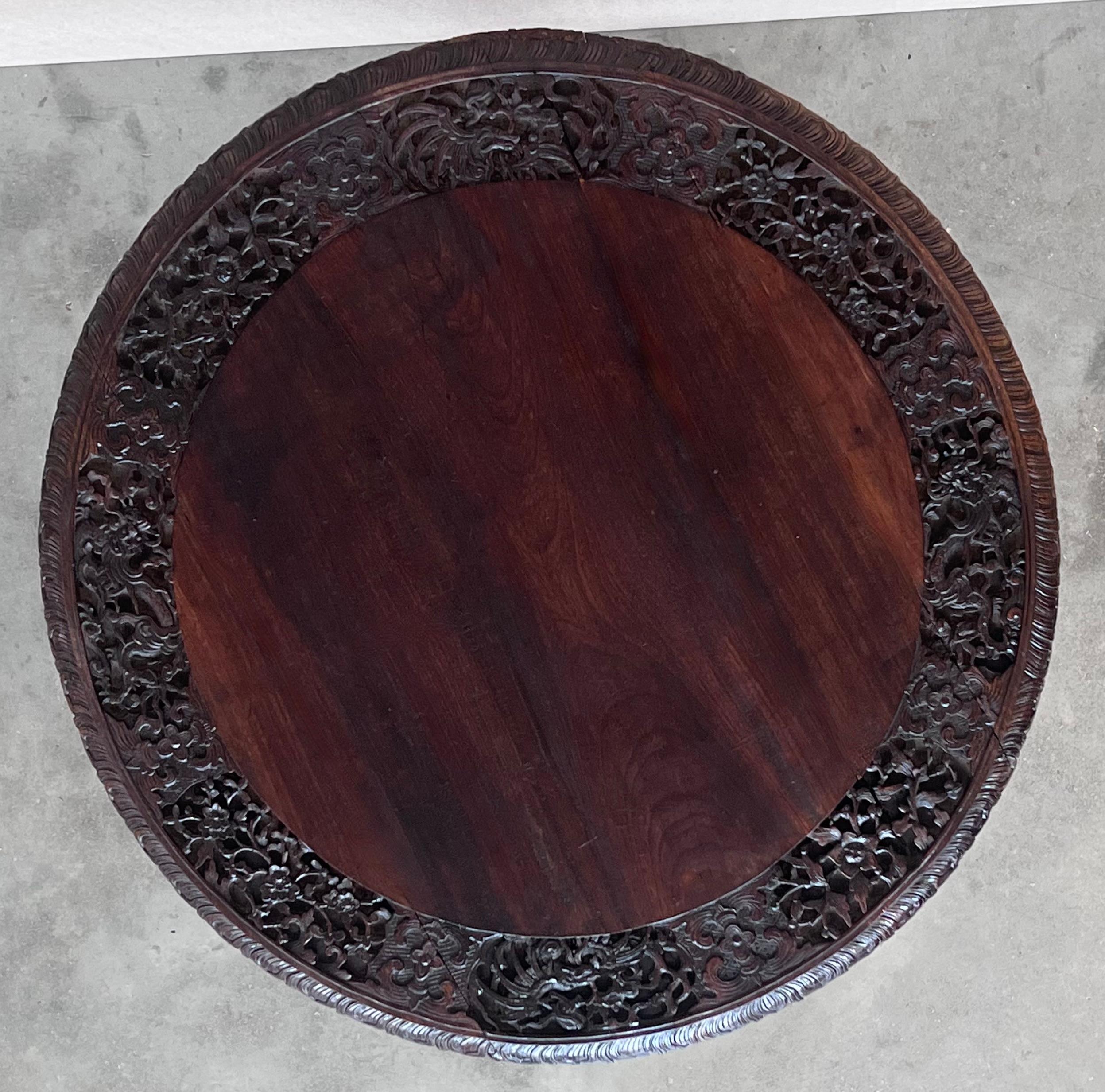 English Finely Carved British Colonial 19th Century Round Tiltable Table For Sale