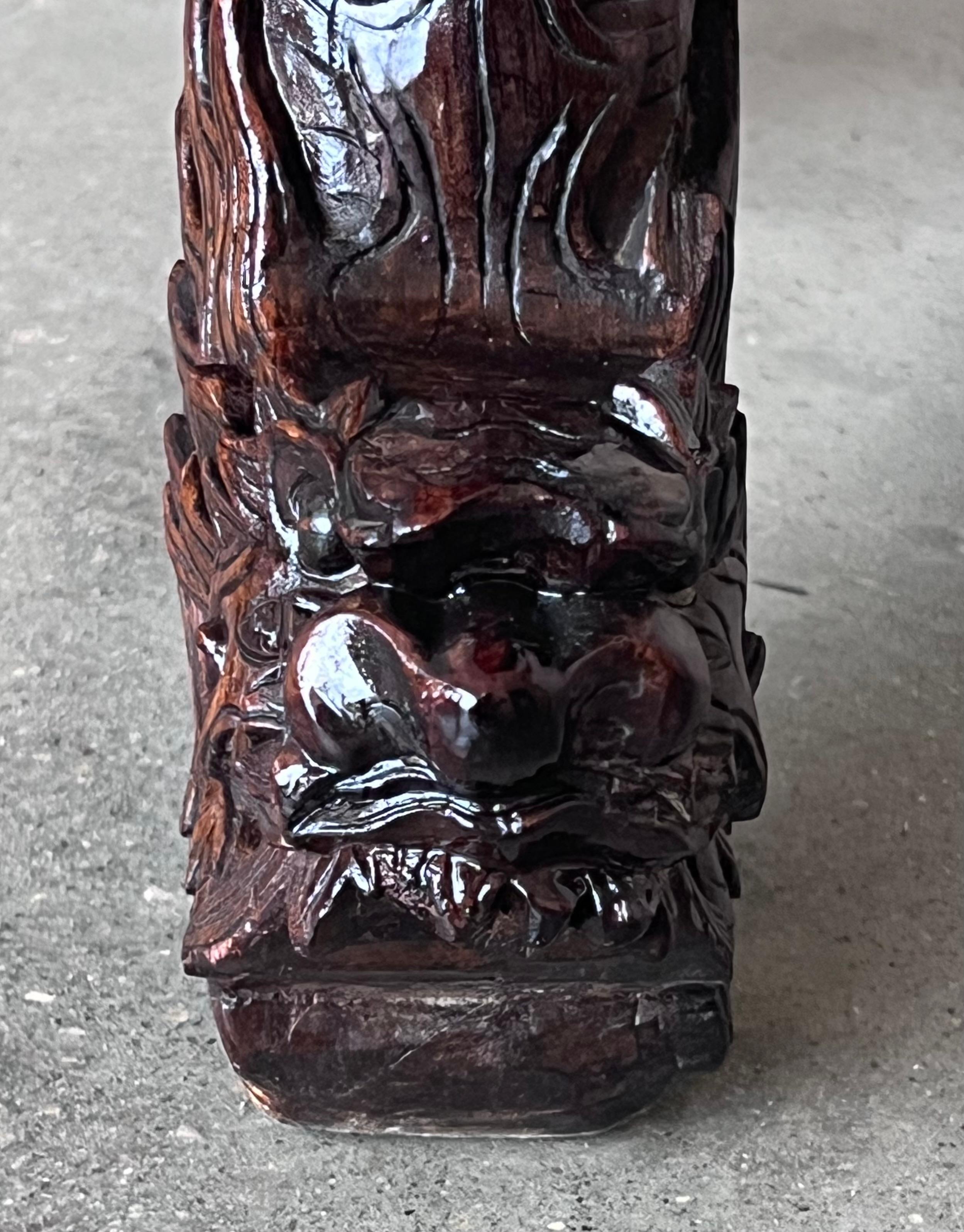 Table à bascule ronde coloniale britannique du 19ème siècle finement sculptée en vente 2