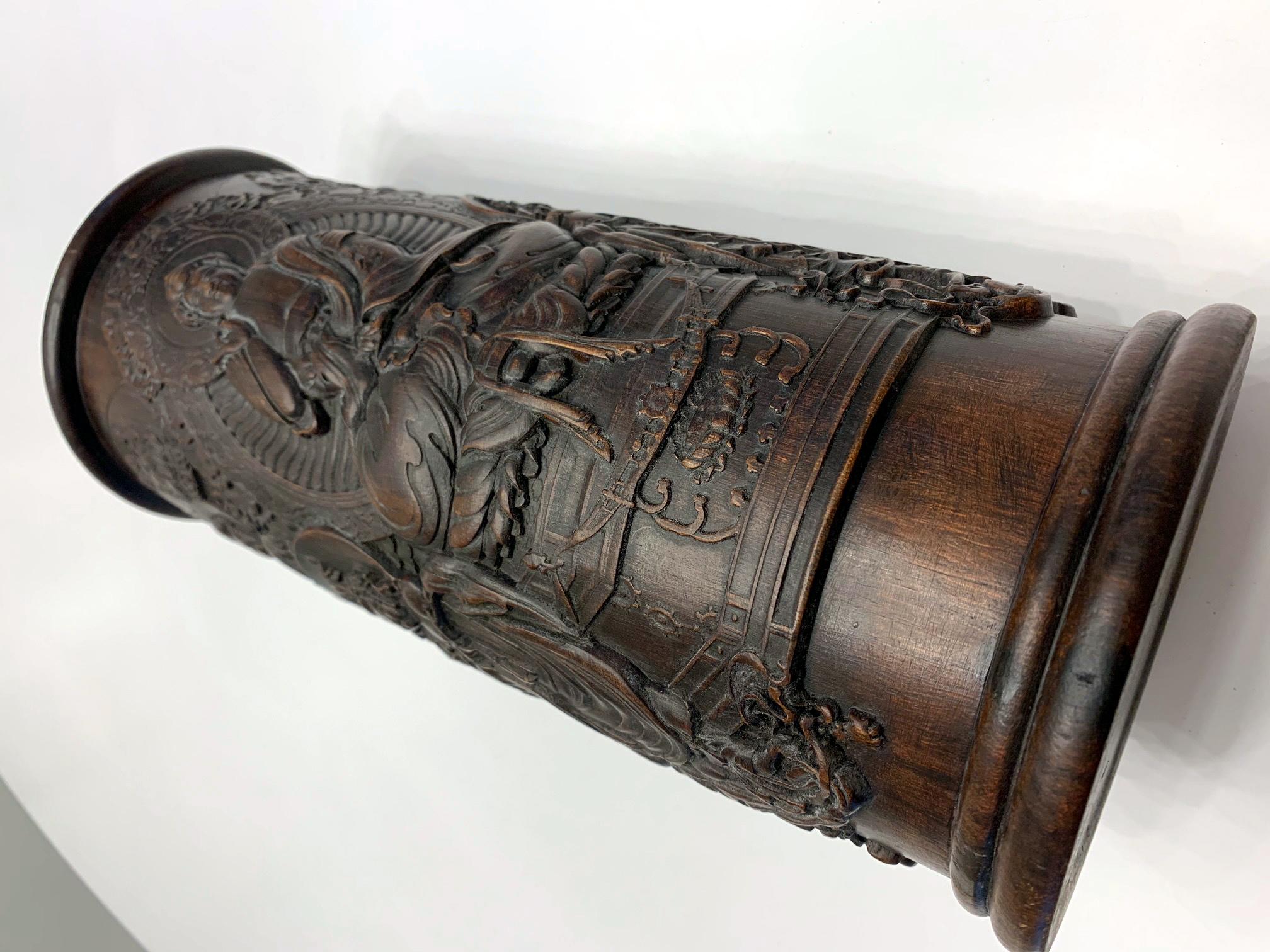 Finely Carved Chinese Brush Holder Pot In Good Condition For Sale In Atlanta, GA