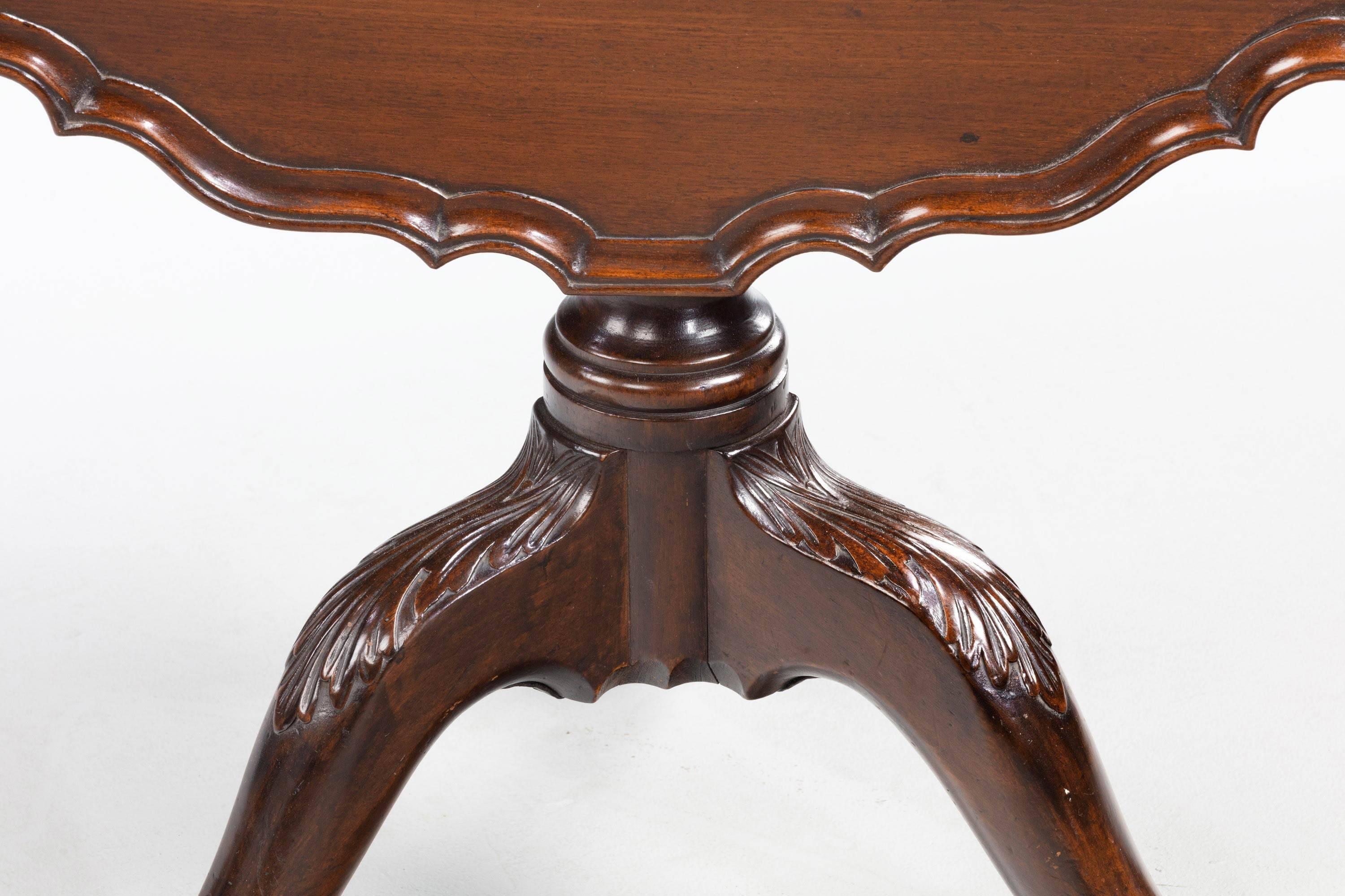 Finely Carved Chippendale Style Mahogany Pie-Crust Tilt Table 1