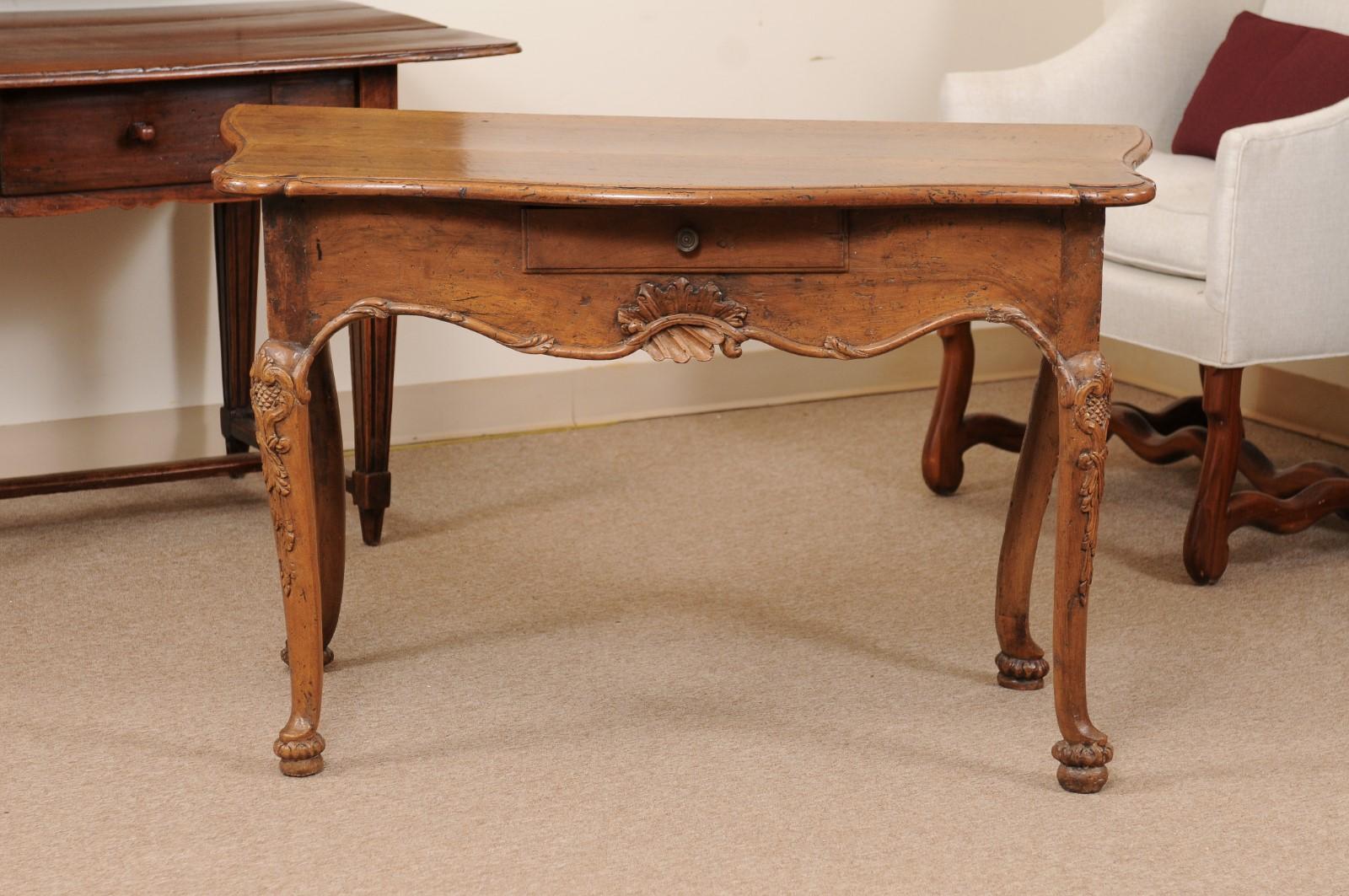 Finely Carved Early 18th Century Italian Rococo Walnut Console with Drawer In Good Condition In Atlanta, GA