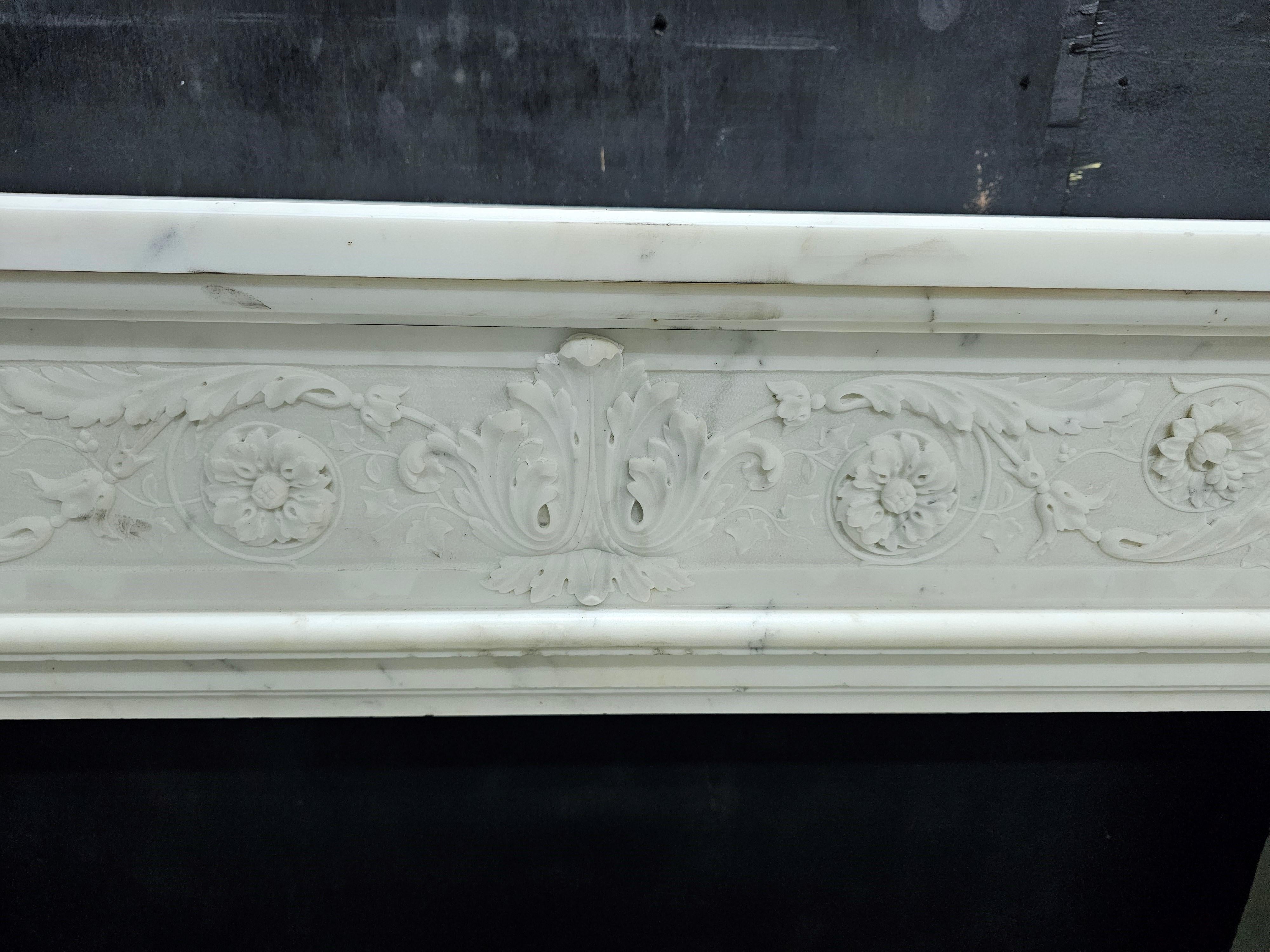 Finely Carved Early 19th Century French Chimneypiece In Good Condition For Sale In New York, NY
