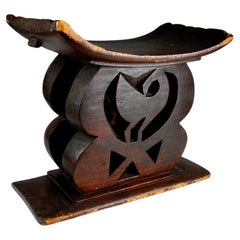 Taburete Ashanti Antiguo Finamente Tallado con Motivo de Pájaro, Ghana