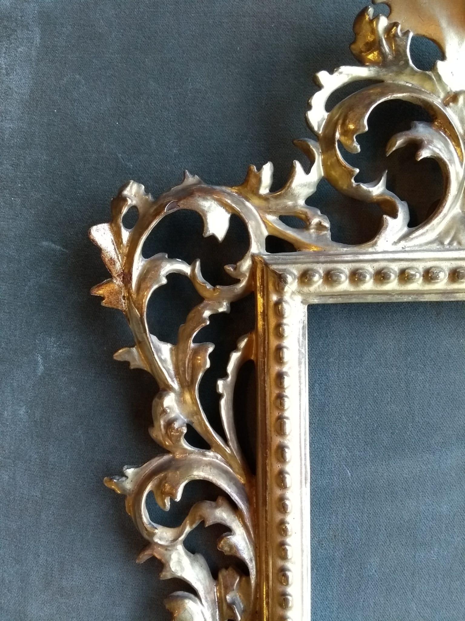 Finely Venetian Carved Frame from the Late 1600s, Finished in Gold Leaf For Sale 4