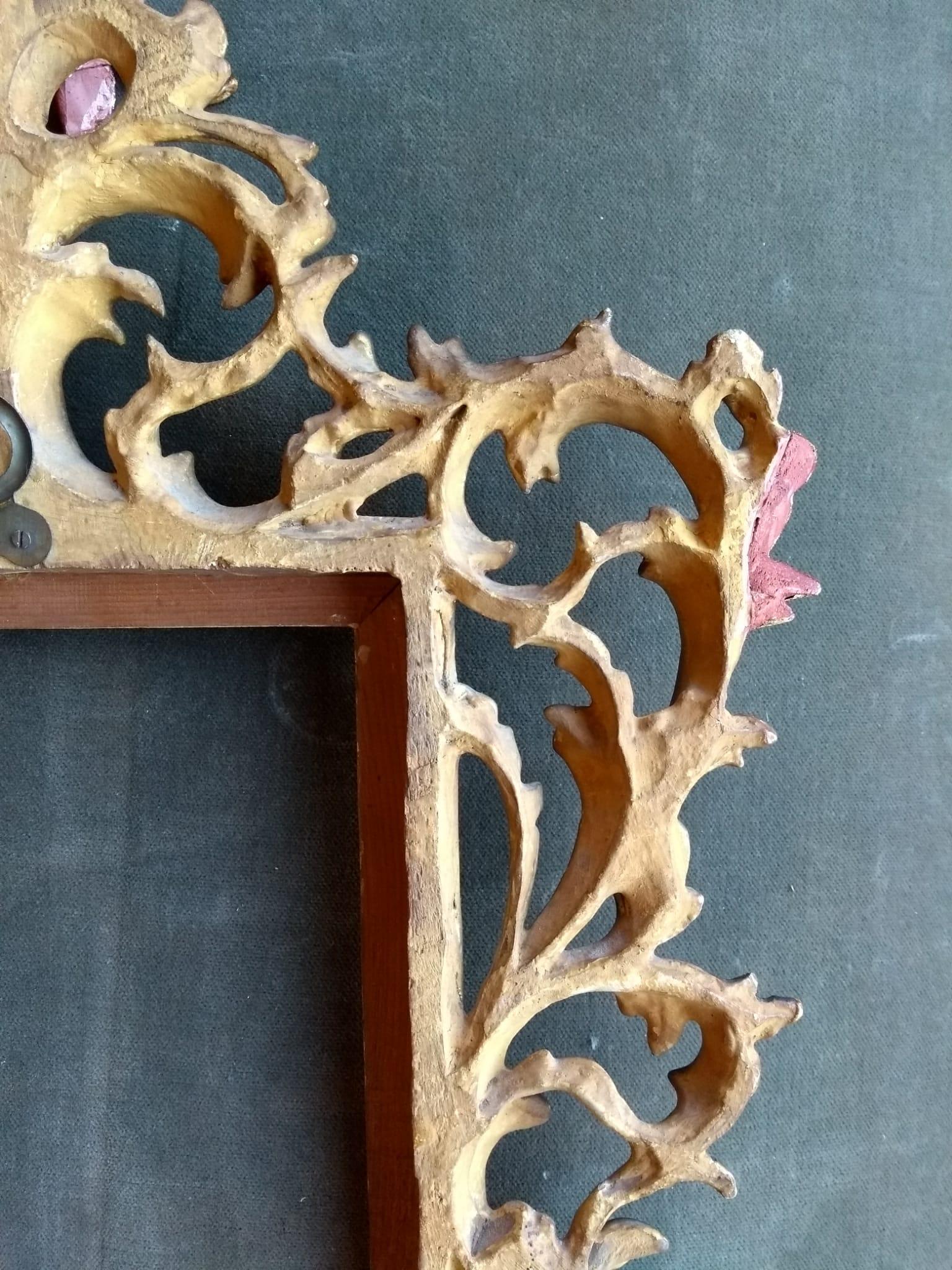 Italian Finely Venetian Carved Frame from the Late 1600s, Finished in Gold Leaf For Sale
