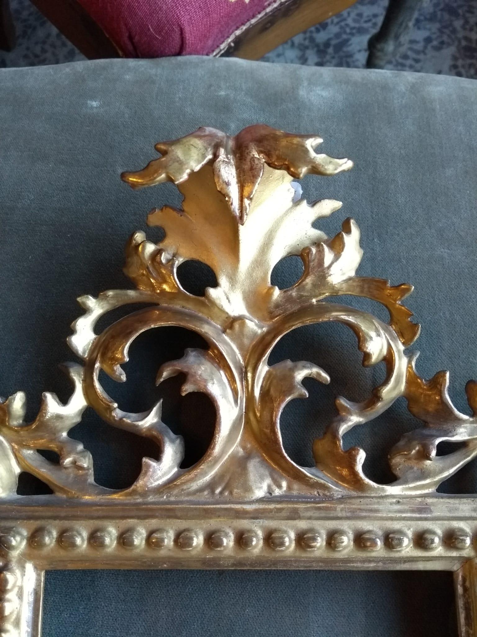 Finely Venetian Carved Frame from the Late 1600s, Finished in Gold Leaf In Good Condition For Sale In Varese, Lombardia