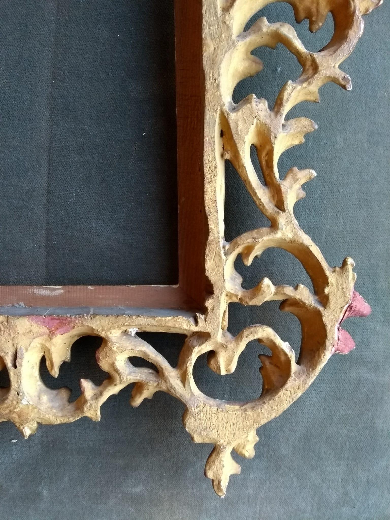 Finely Venetian Carved Frame from the Late 1600s, Finished in Gold Leaf For Sale 2