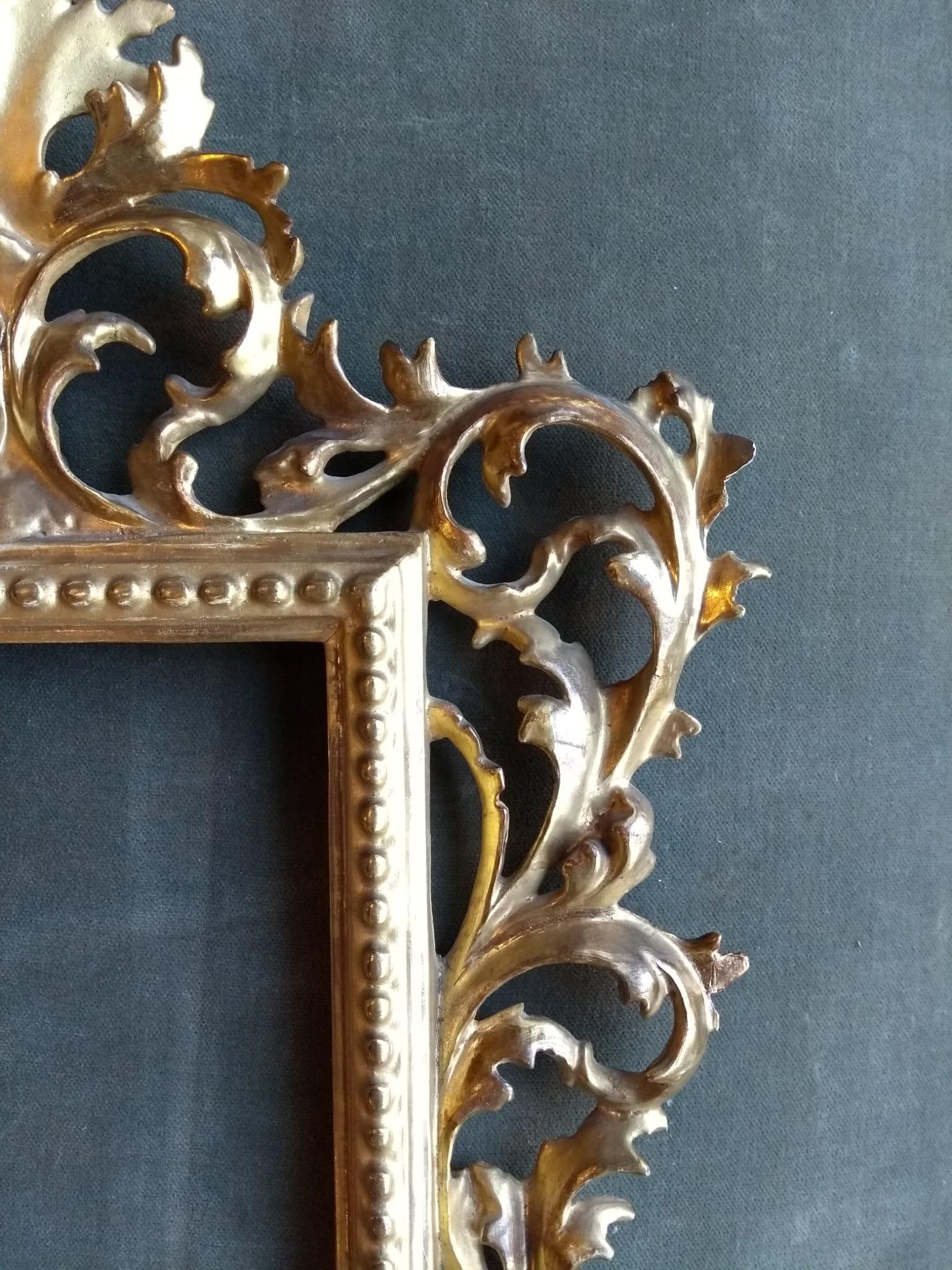 Finely Venetian Carved Frame from the Late 1600s, Finished in Gold Leaf For Sale 3
