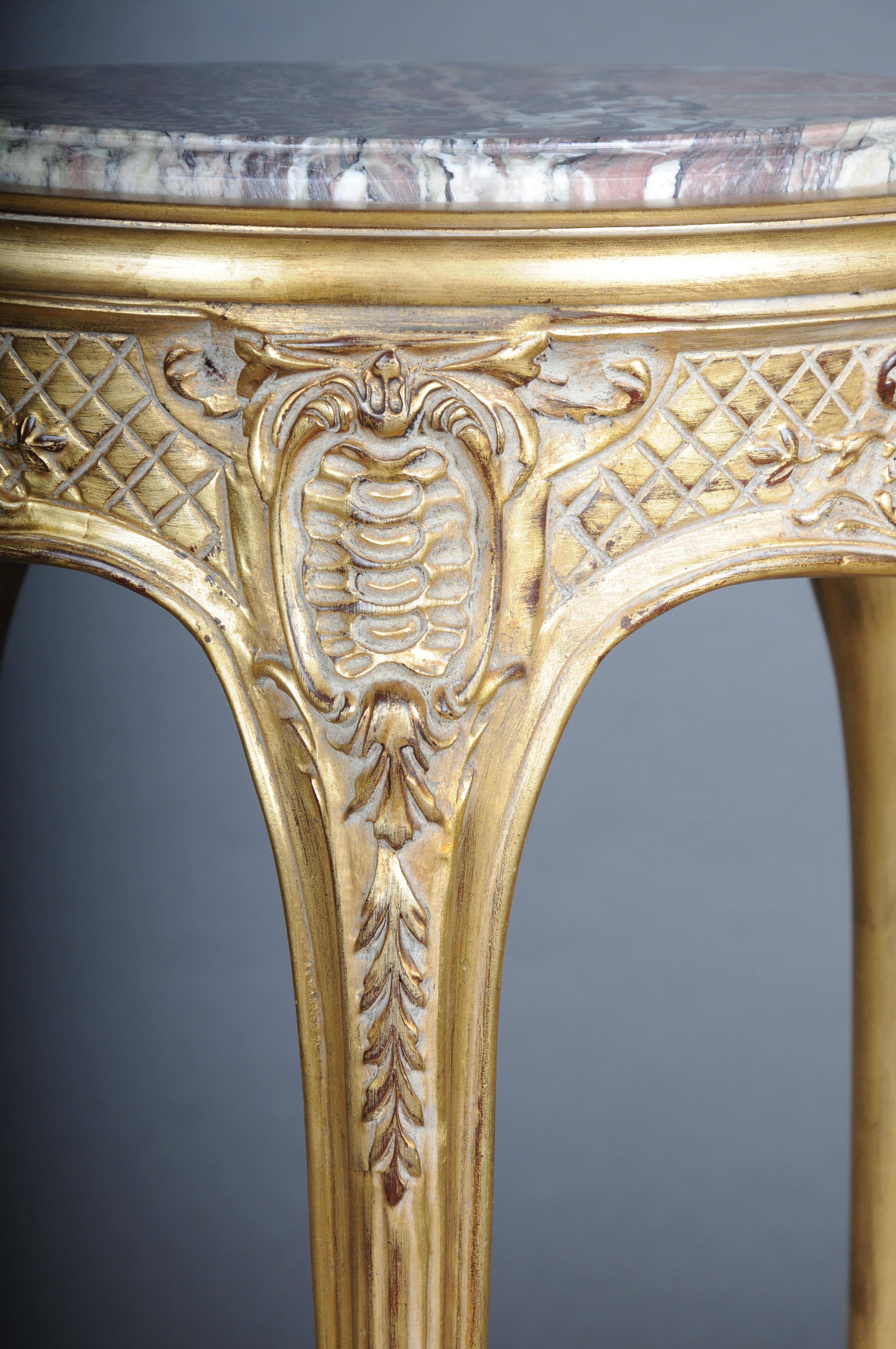 Fein geschnitzter Beistelltisch aus Gold mit Marmorplatte, Louis XV im Angebot 1