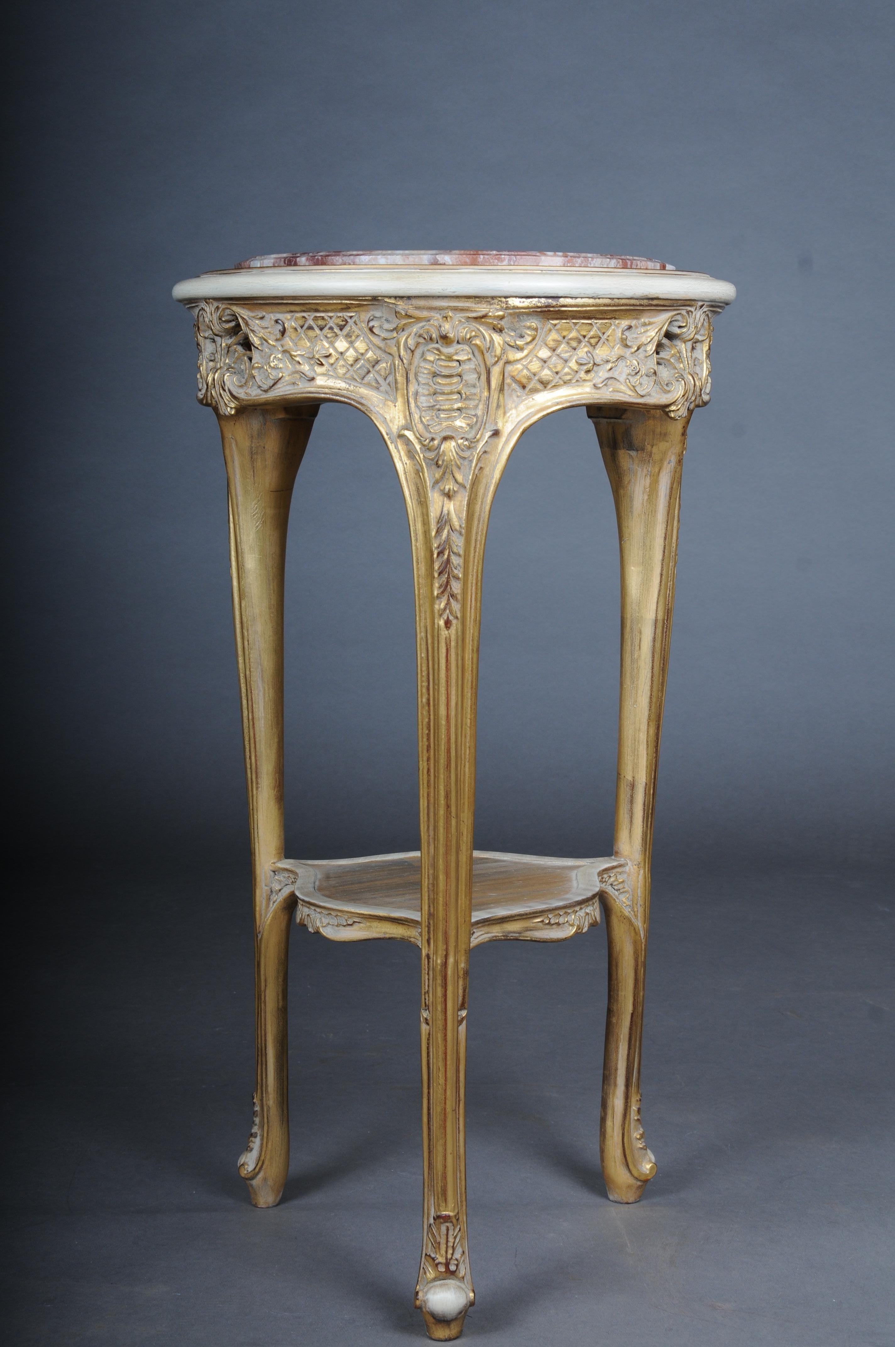 Finely carved gold side table with marble top, Louis XV white/gold In Good Condition For Sale In Berlin, DE