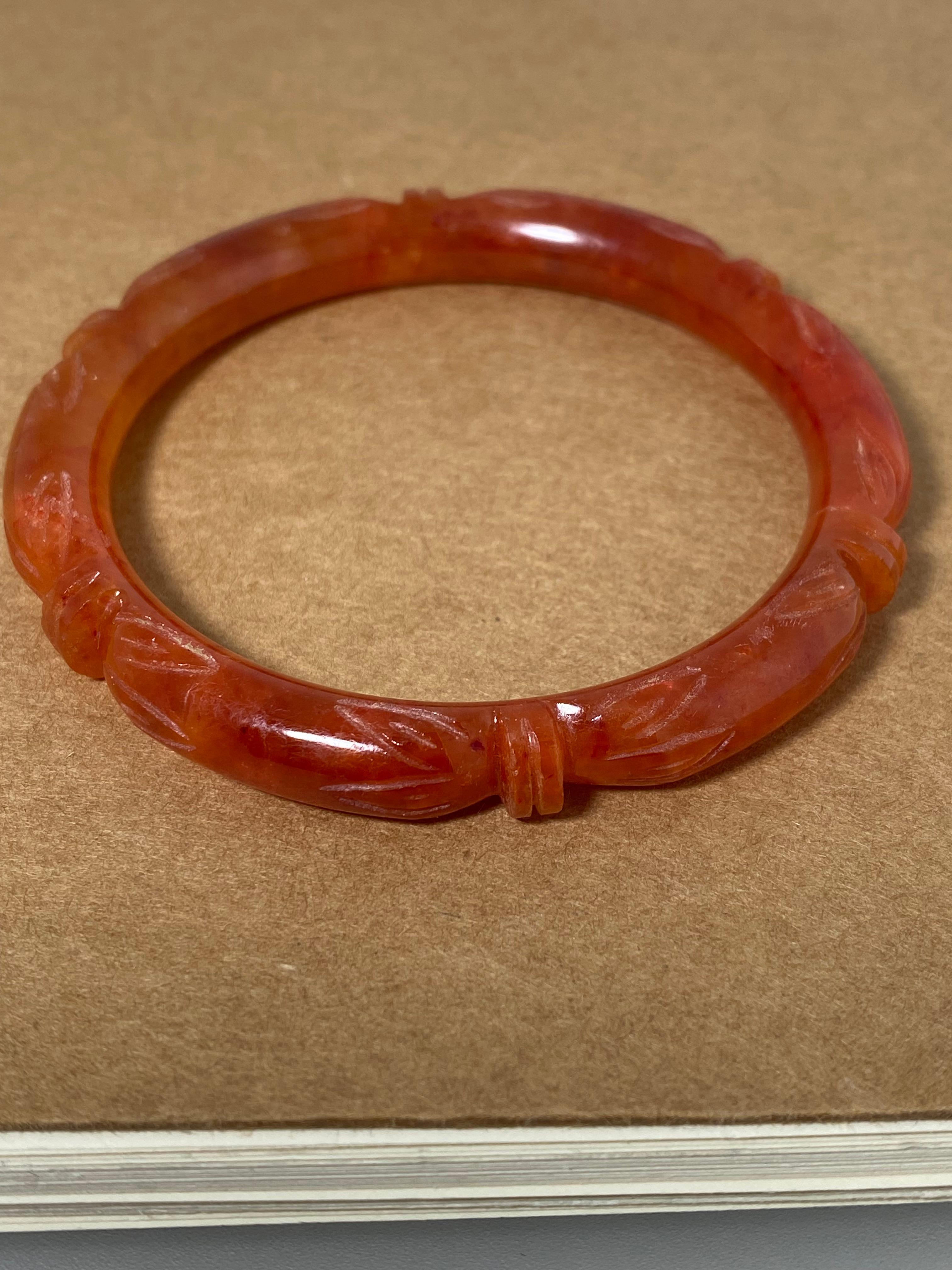 Finely Carved Hardstone Vintage Bangle. Circumference 21.5cm. In Excellent Condition For Sale In MELBOURNE, AU