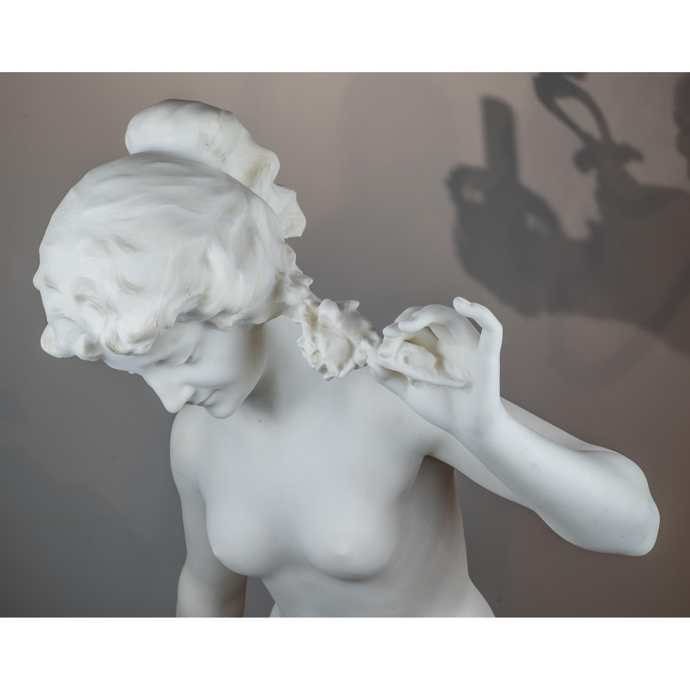 Marbre de Carrare Statue d'une femme en marbre blanc d'Aristide Petrilli en vente