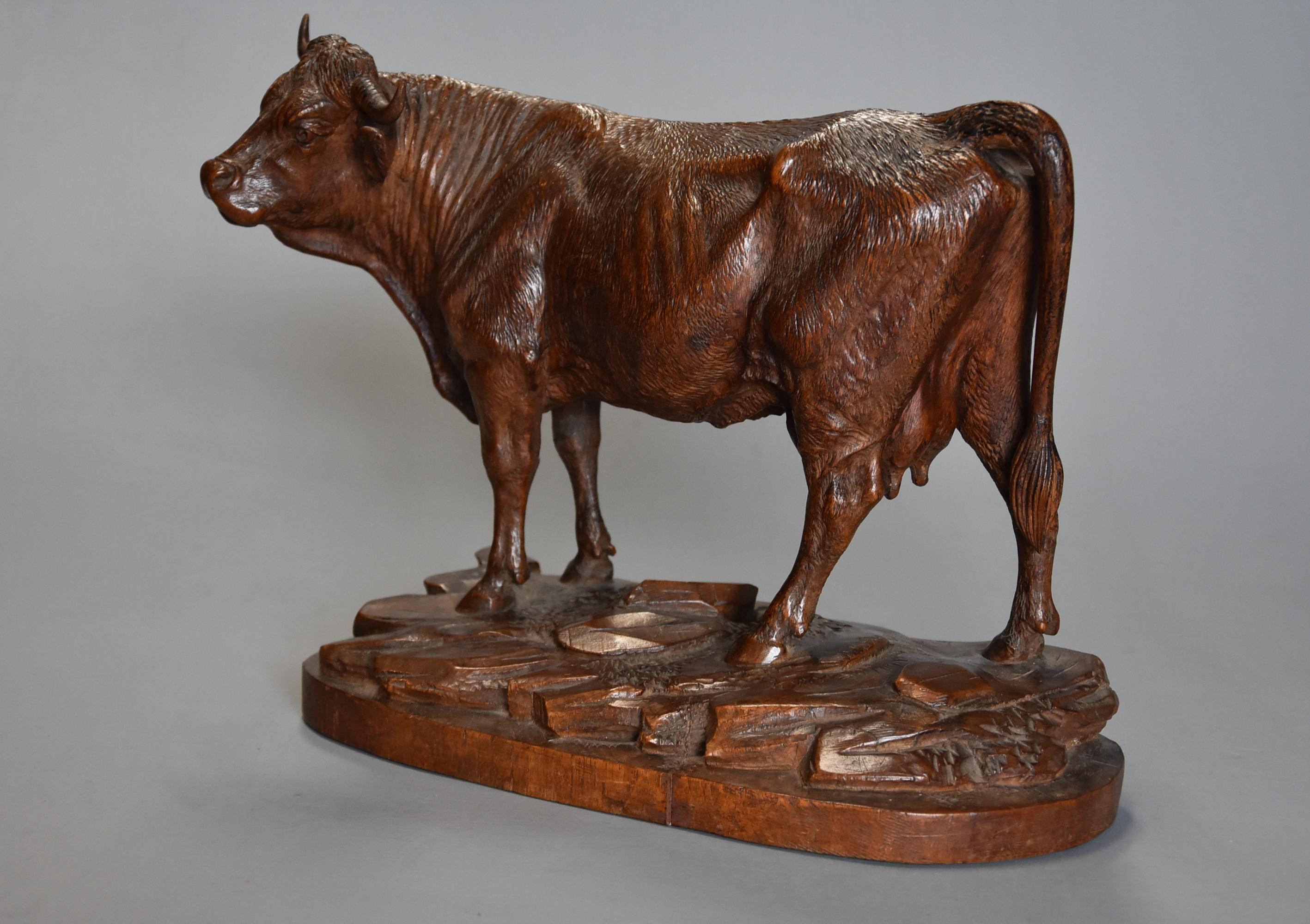 Finely Carved Late 19th Century Linden Wood Black Forest Cow, Possibly Huggler  For Sale 1