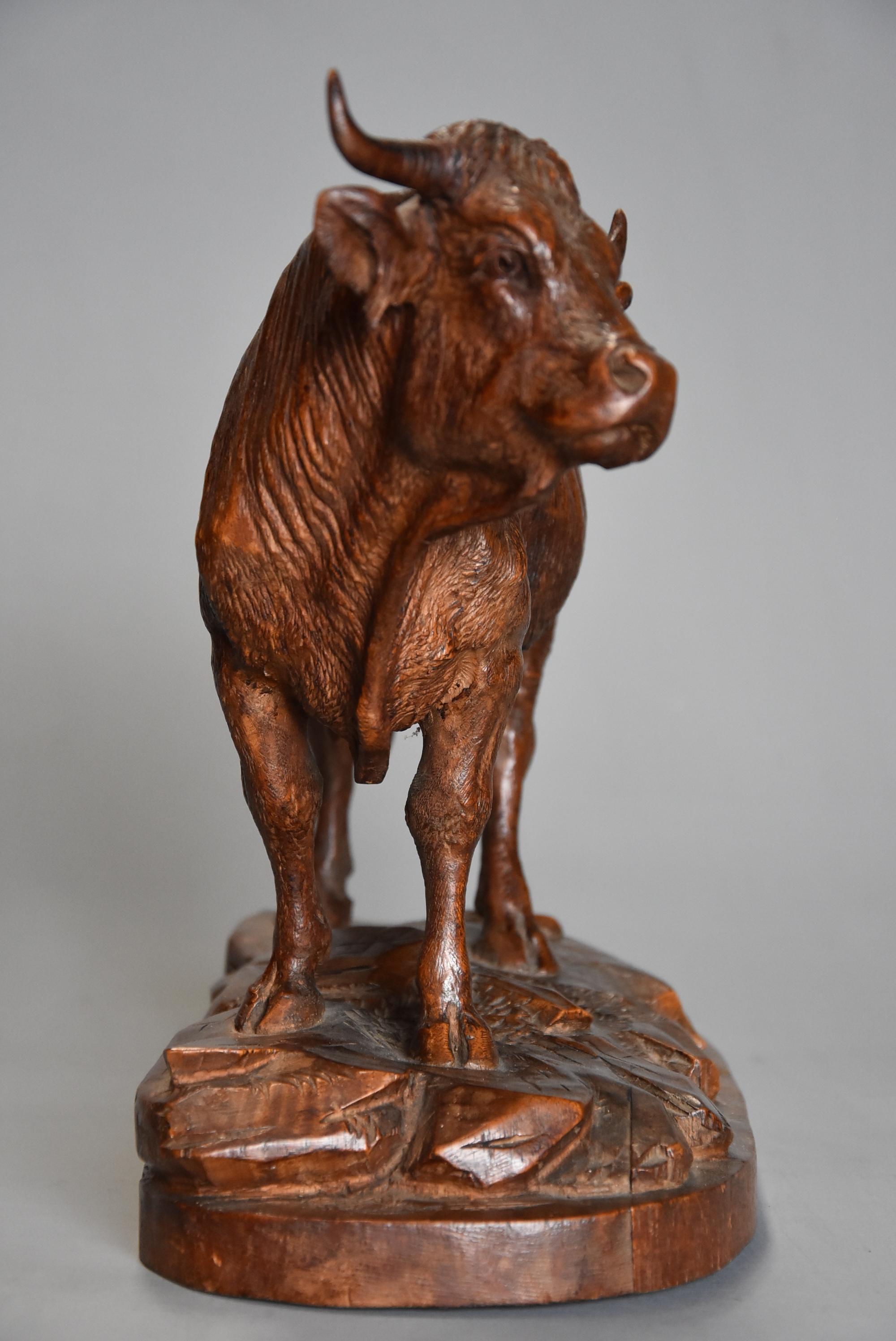 Finely Carved Late 19th Century Linden Wood Black Forest Cow, Possibly Huggler  For Sale 2