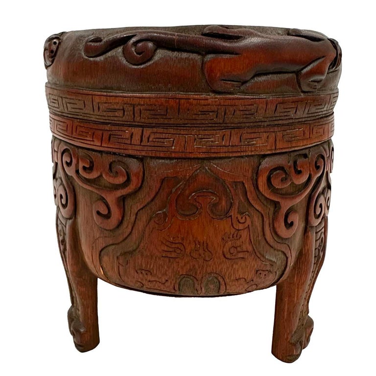 Fein geschnitzter alter chinesischer Bambusteller mit Deckel aus Bambus im  Angebot bei 1stDibs Deutschland