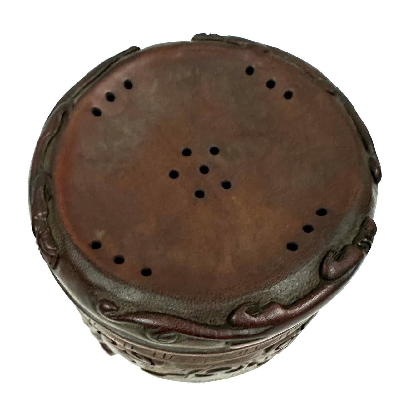 Intagliato a mano Antico vaso di bambù cinese finemente intagliato con coperchio in vendita
