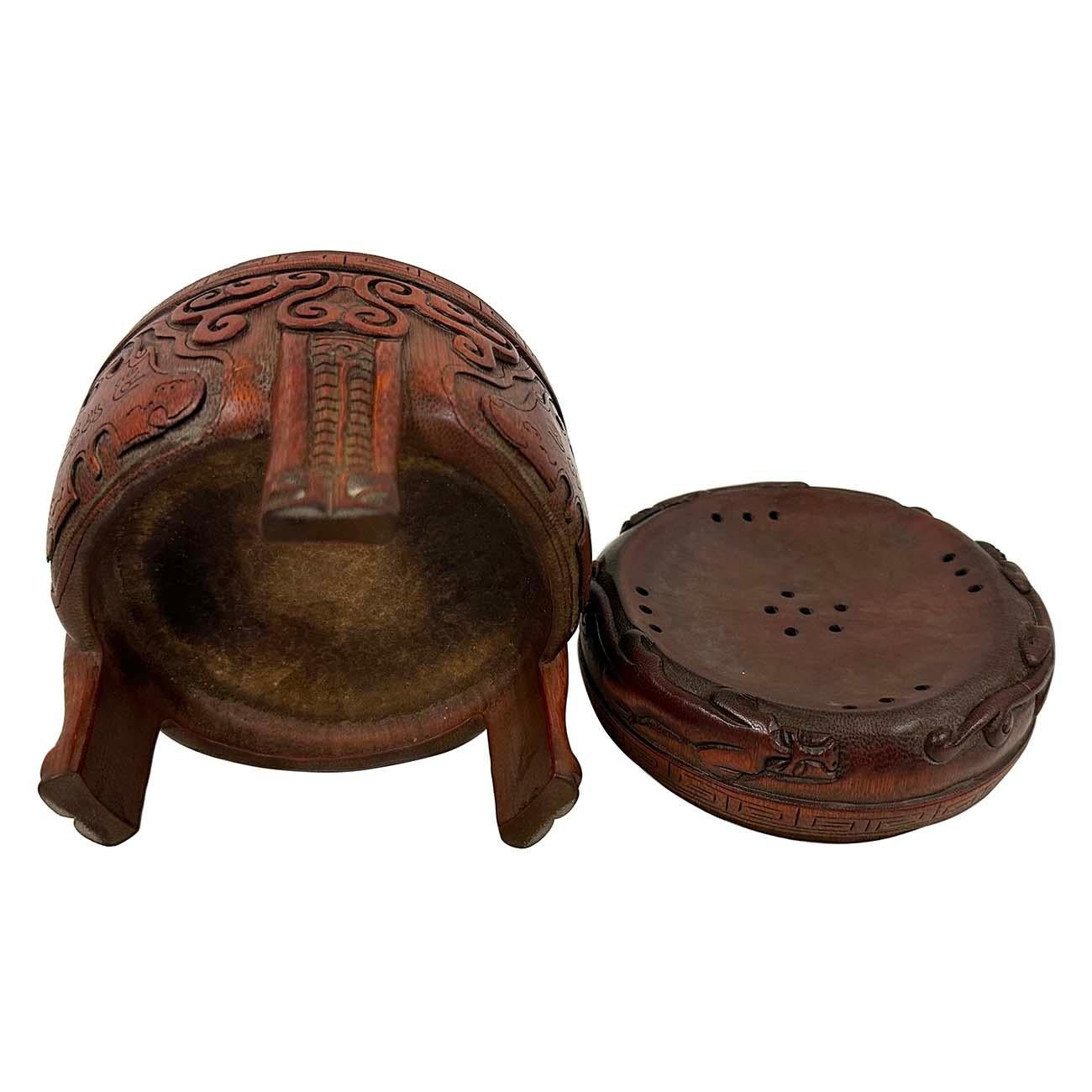 XX secolo Antico vaso di bambù cinese finemente intagliato con coperchio in vendita