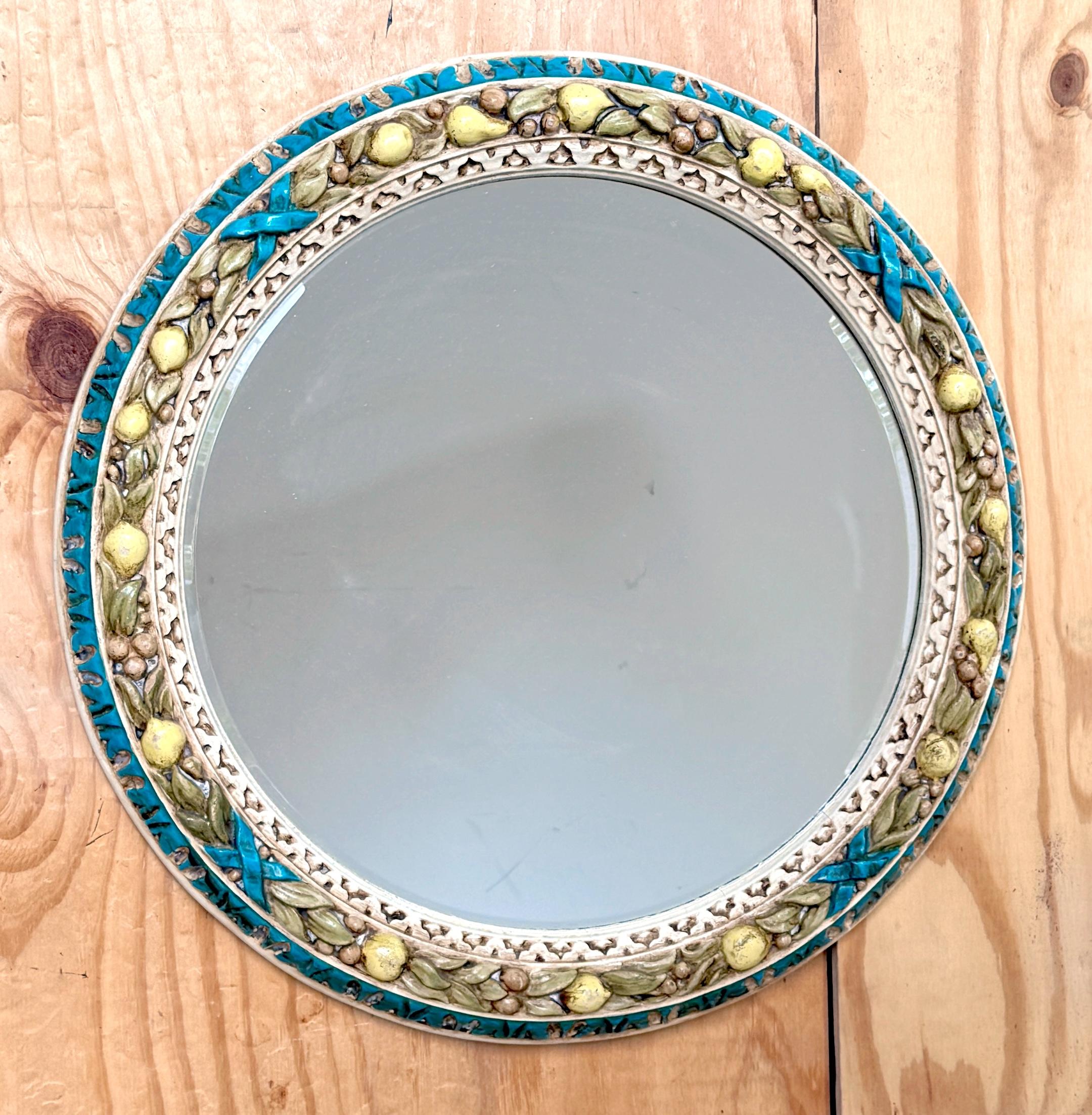 Finely Carved Round Florentine Polychromed & Gilt Lemon & Leaf Motif Mirror, Italy, 1900s 

A beautiful, finely carved Florentine round mirror, crafted in Italy in the early 1900s. This exquisite piece features an elaborately detailed continuous