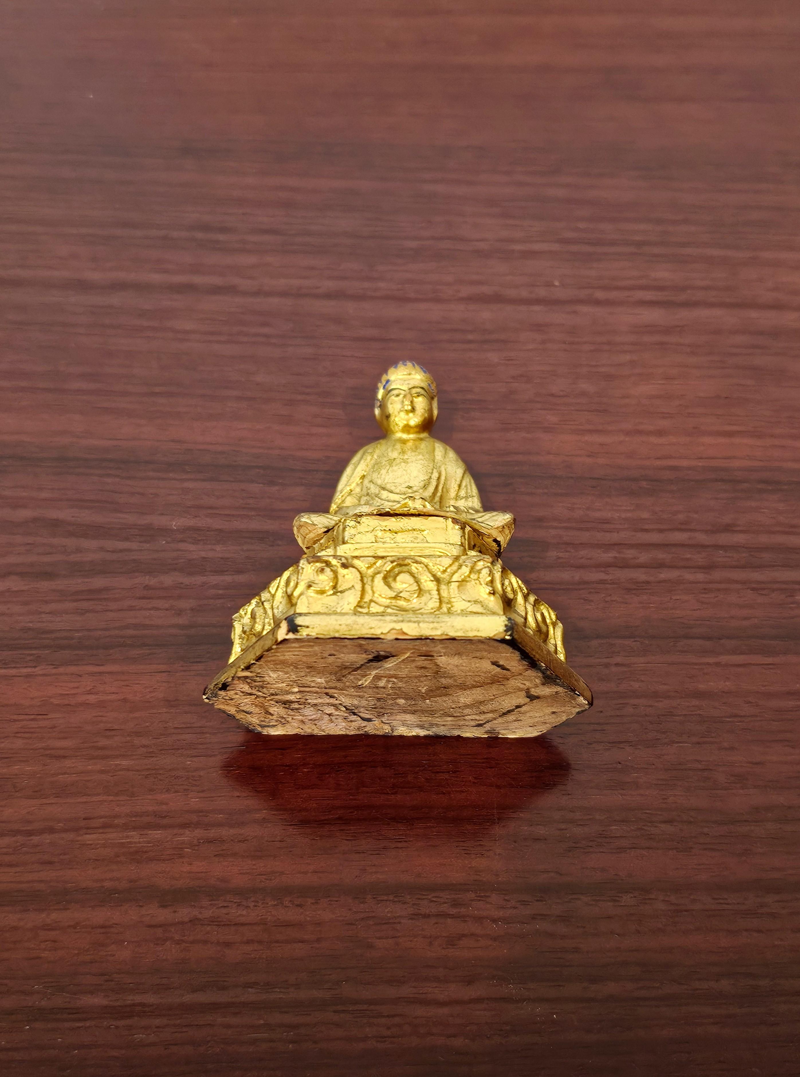 Finely Carved Small Antique Japanese Buddha Figure Lacquered Gilded Sculpture 4