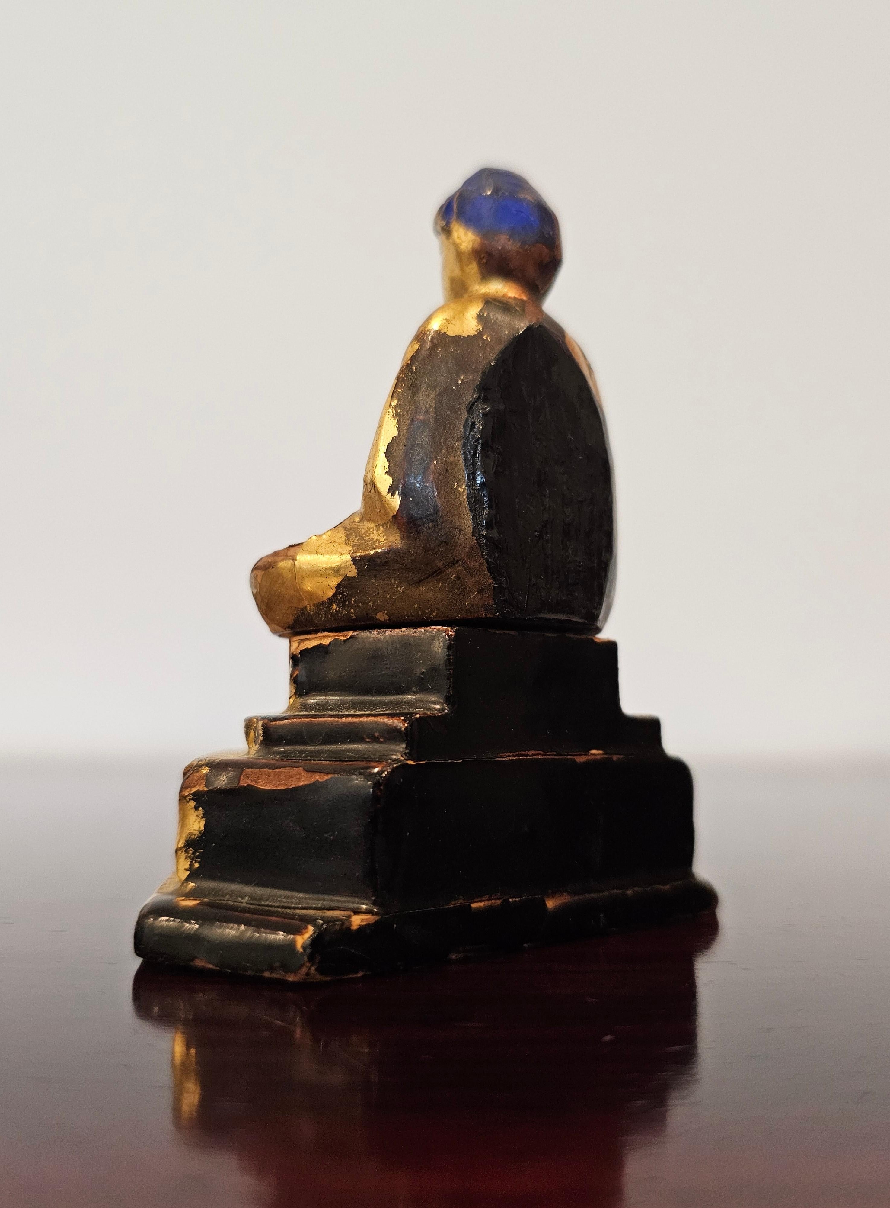 Finely Carved Small Antique Japanese Buddha Figure Lacquered Gilded Sculpture 1