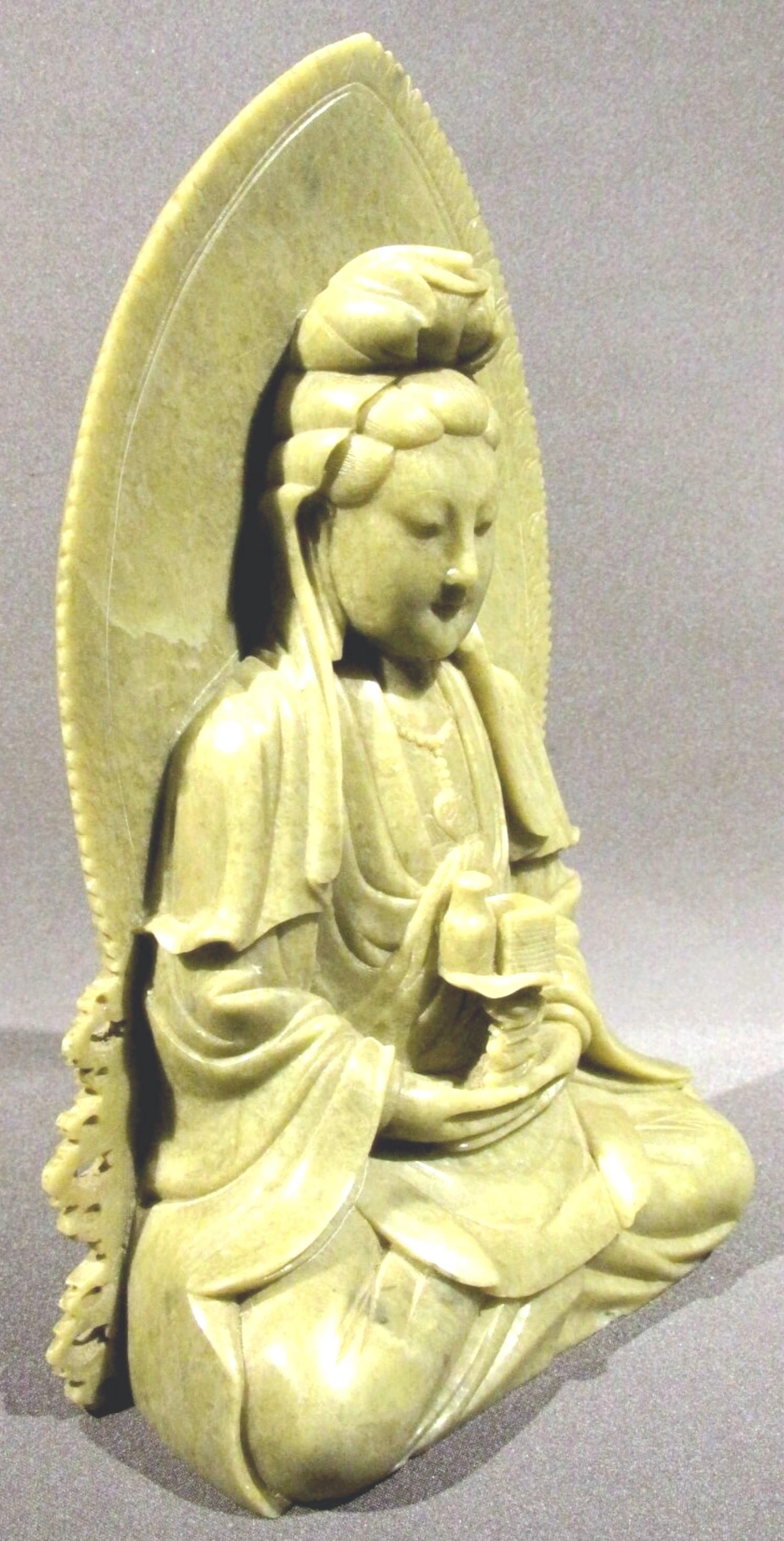 Qing Finely Carved Soapstone Buddhist Stele of Bodhisattva Avalokiteshvara Guanyin For Sale