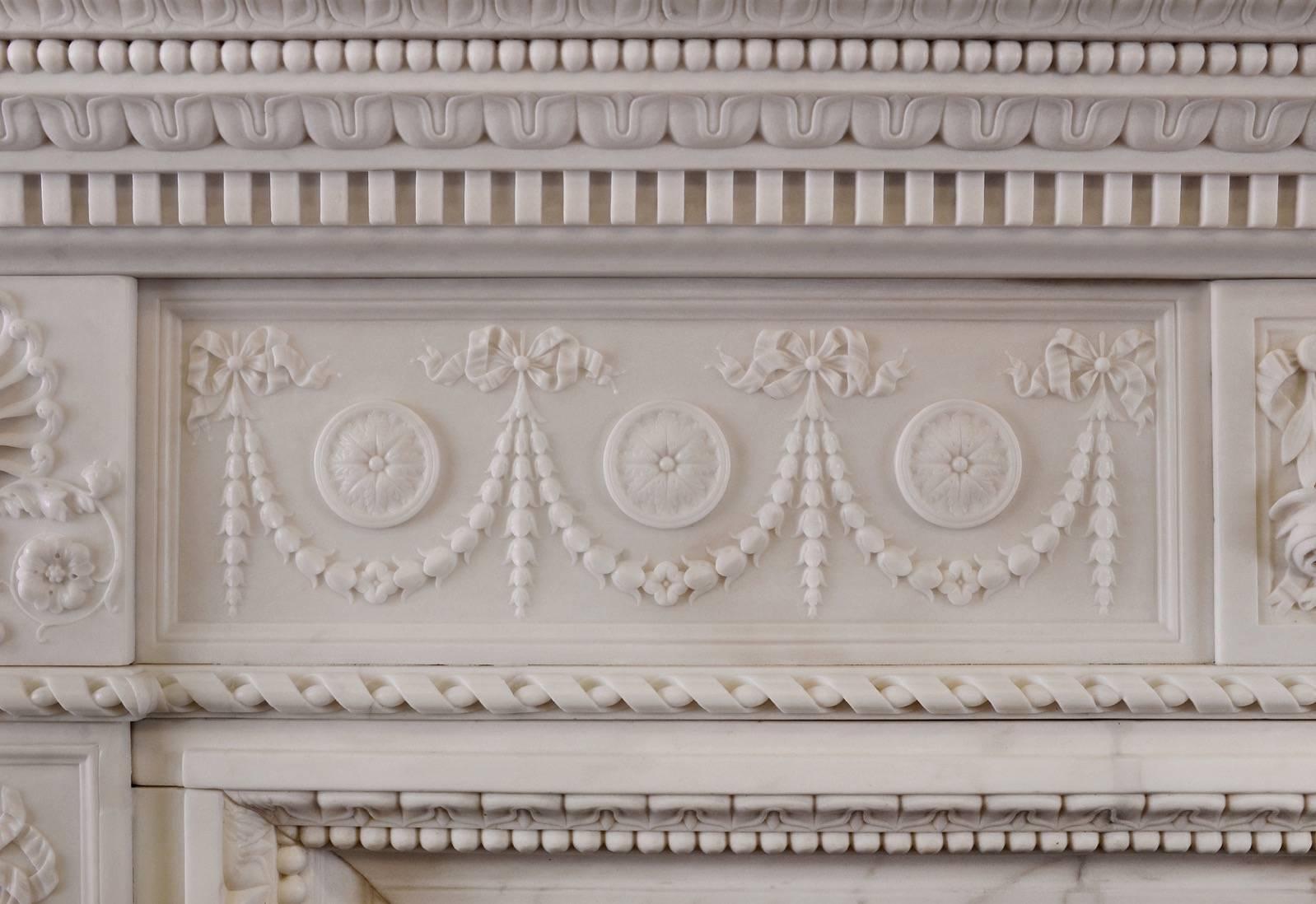 Finely Carved Statuary Marble Fireplace with Birds to Centre Block In Good Condition For Sale In London, GB
