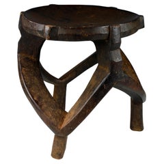 Tabouret de chef tanzanien finement sculpté