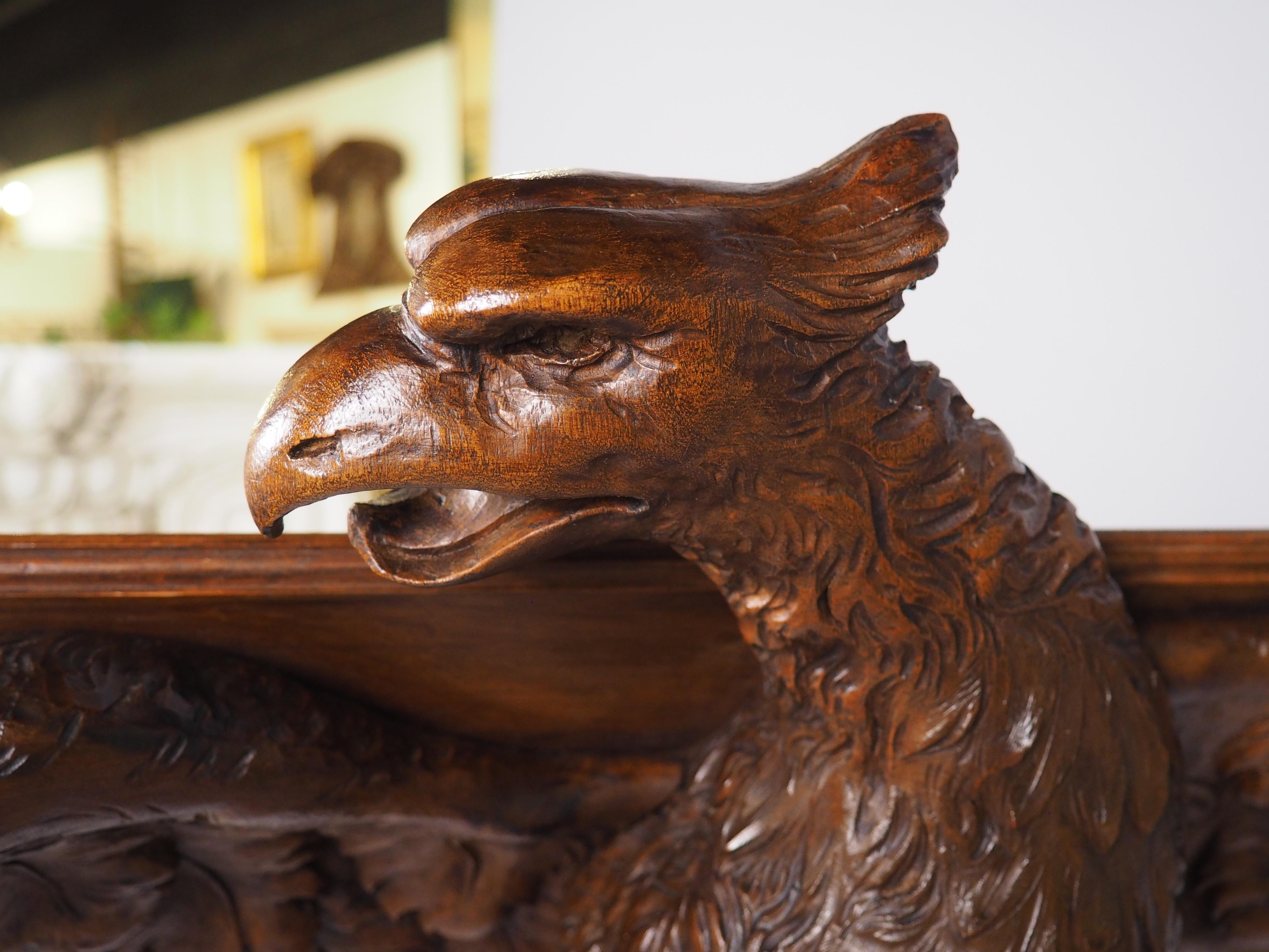 Fein geschnitztes Adler-Rednerpult aus Nussbaumholz aus Frankreich, CIRCA 1880 im Angebot 11