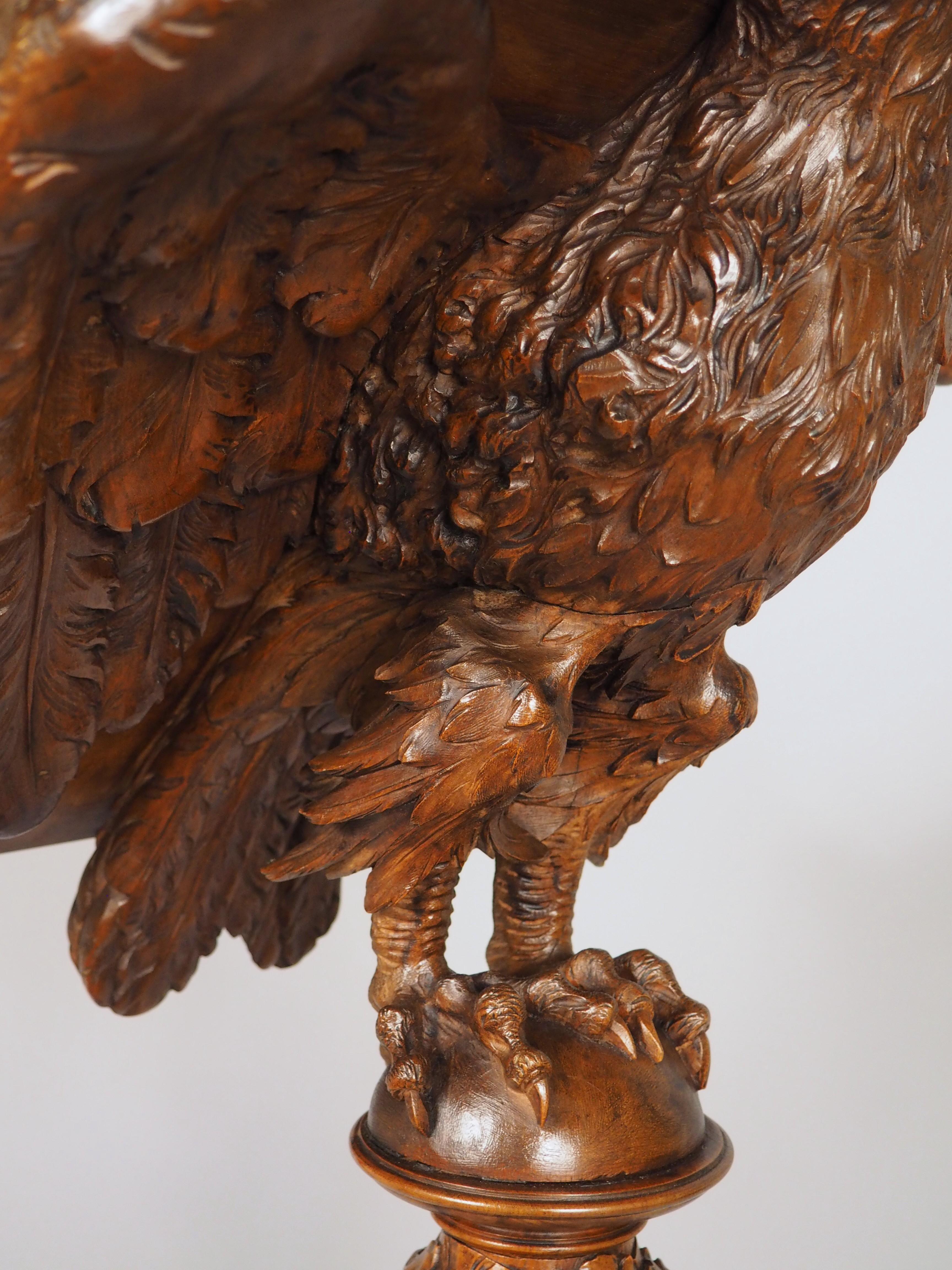 Fein geschnitztes Adler-Rednerpult aus Nussbaumholz aus Frankreich, CIRCA 1880 im Angebot 12