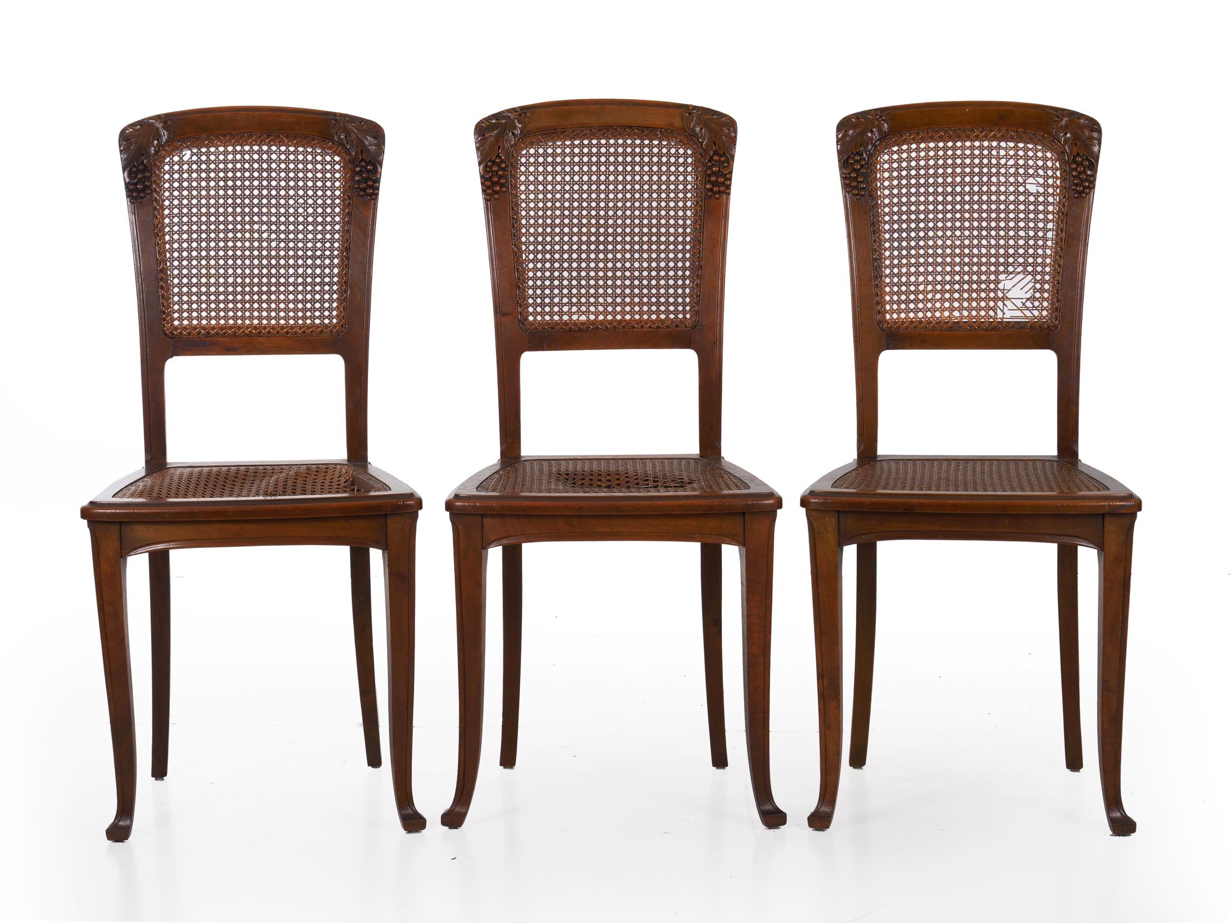 Caning Finely Carved Walnut Set of Six French Art Nouveau Dining Chairs