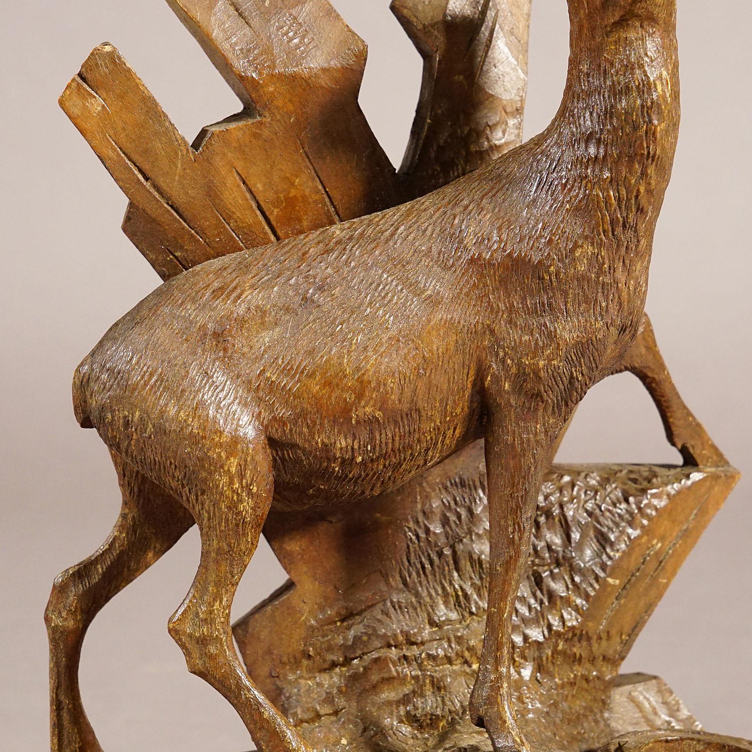 Sculpté à la main Chamois en bois finement sculpté Brienz, Switzerland, circa 1900 en vente